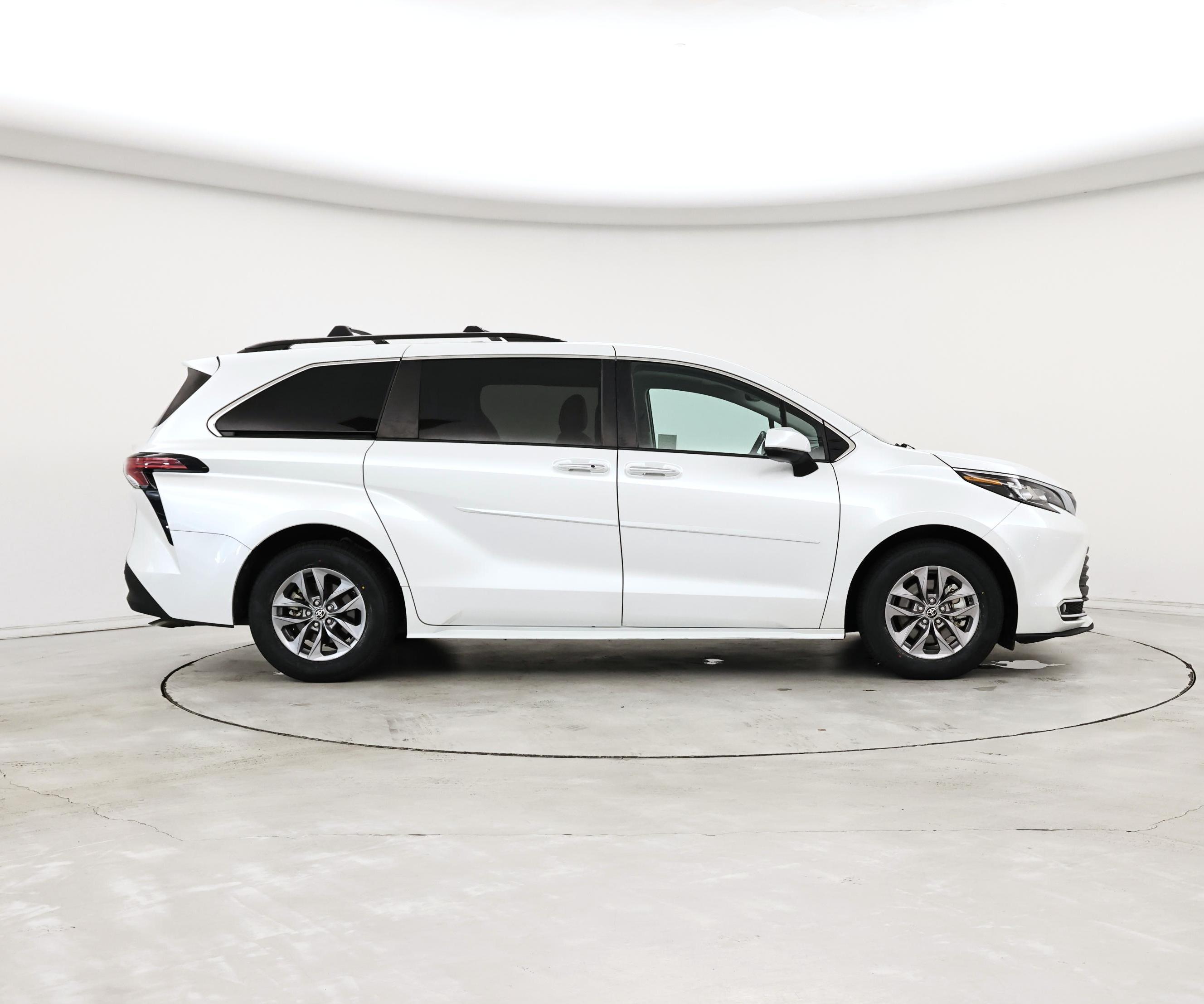 Thumbnail: 2022 Toyota Sienna - 7