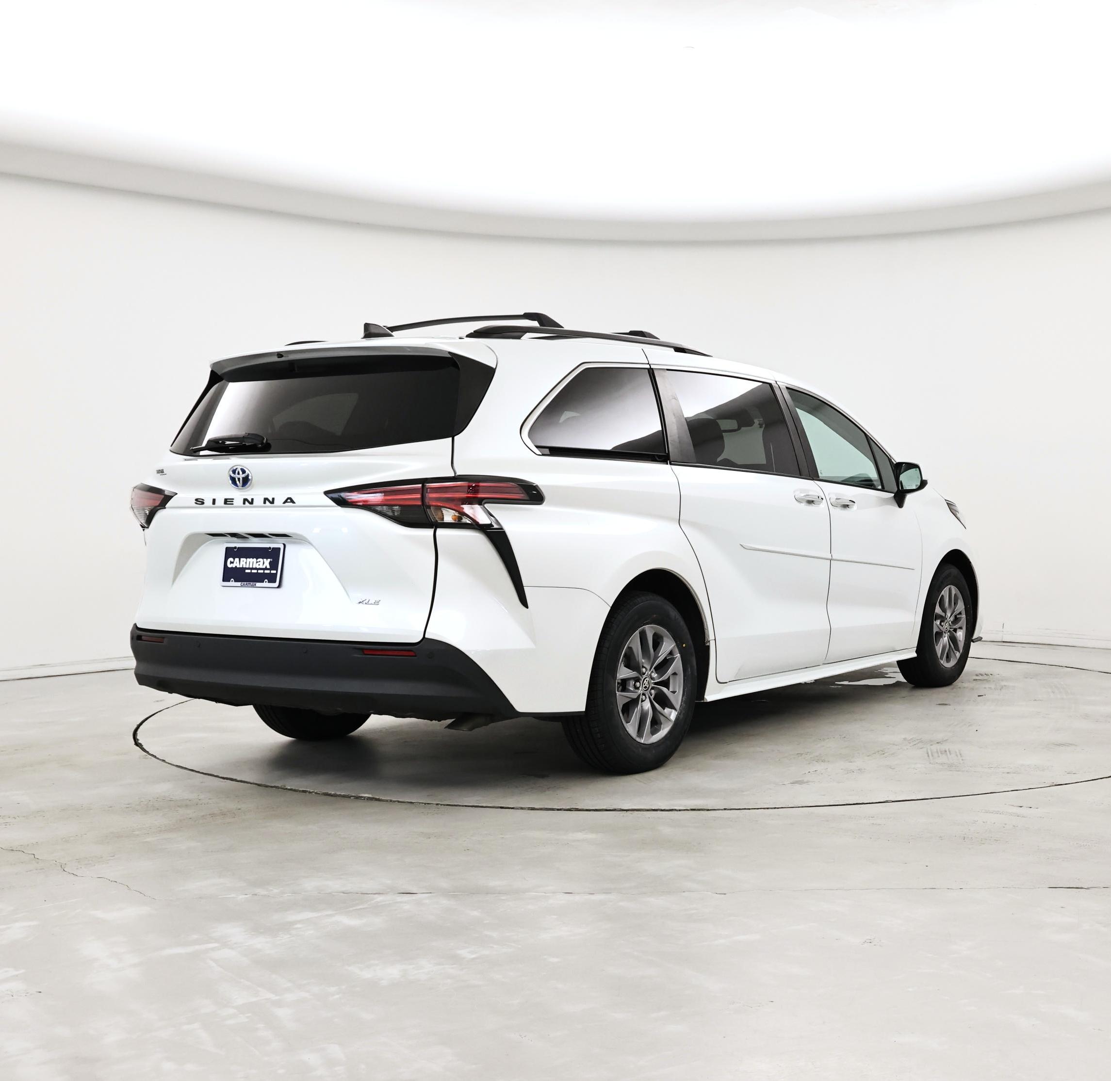 Thumbnail: 2022 Toyota Sienna - 8