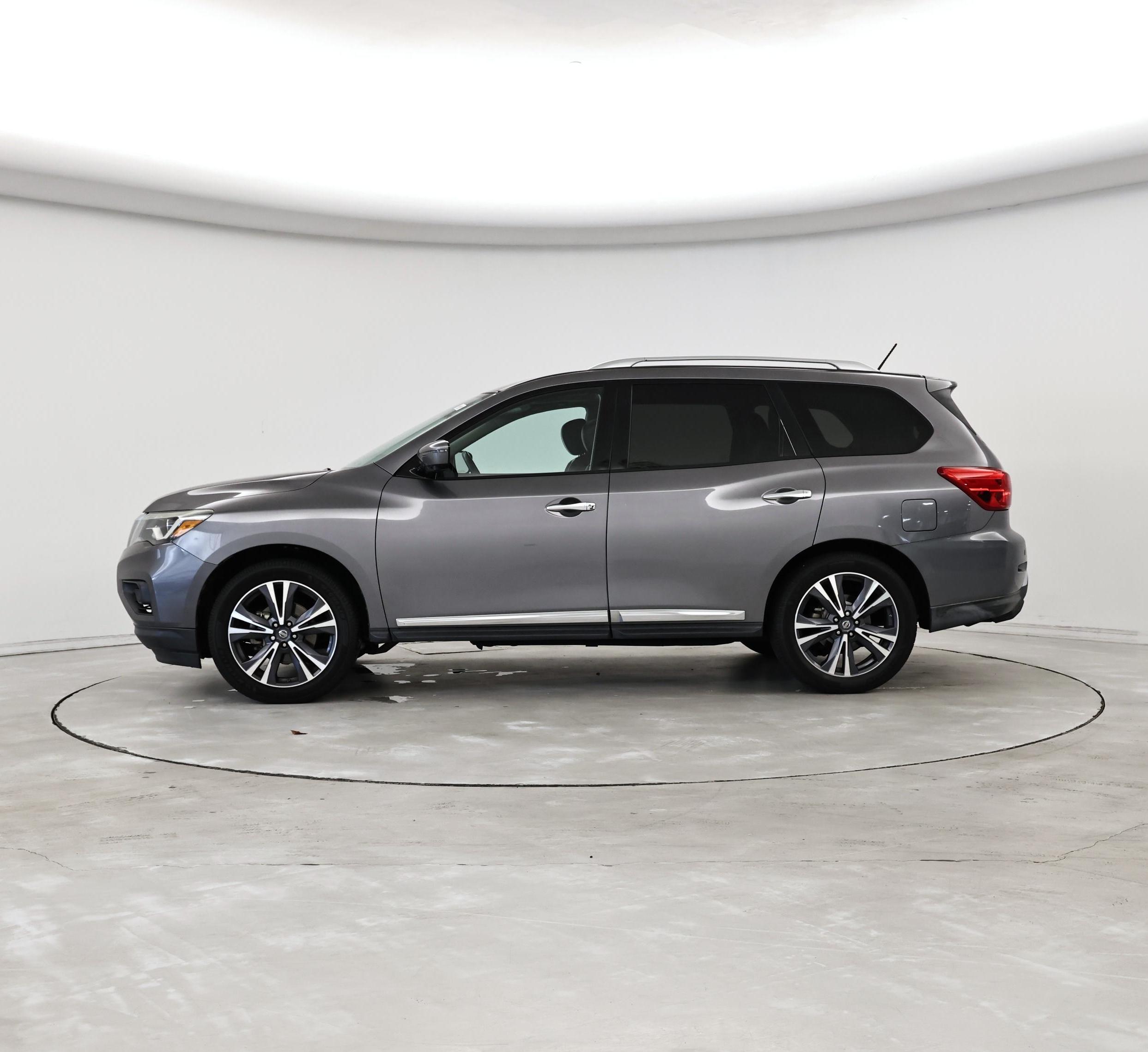 Thumbnail: 2017 Nissan Pathfinder - 3
