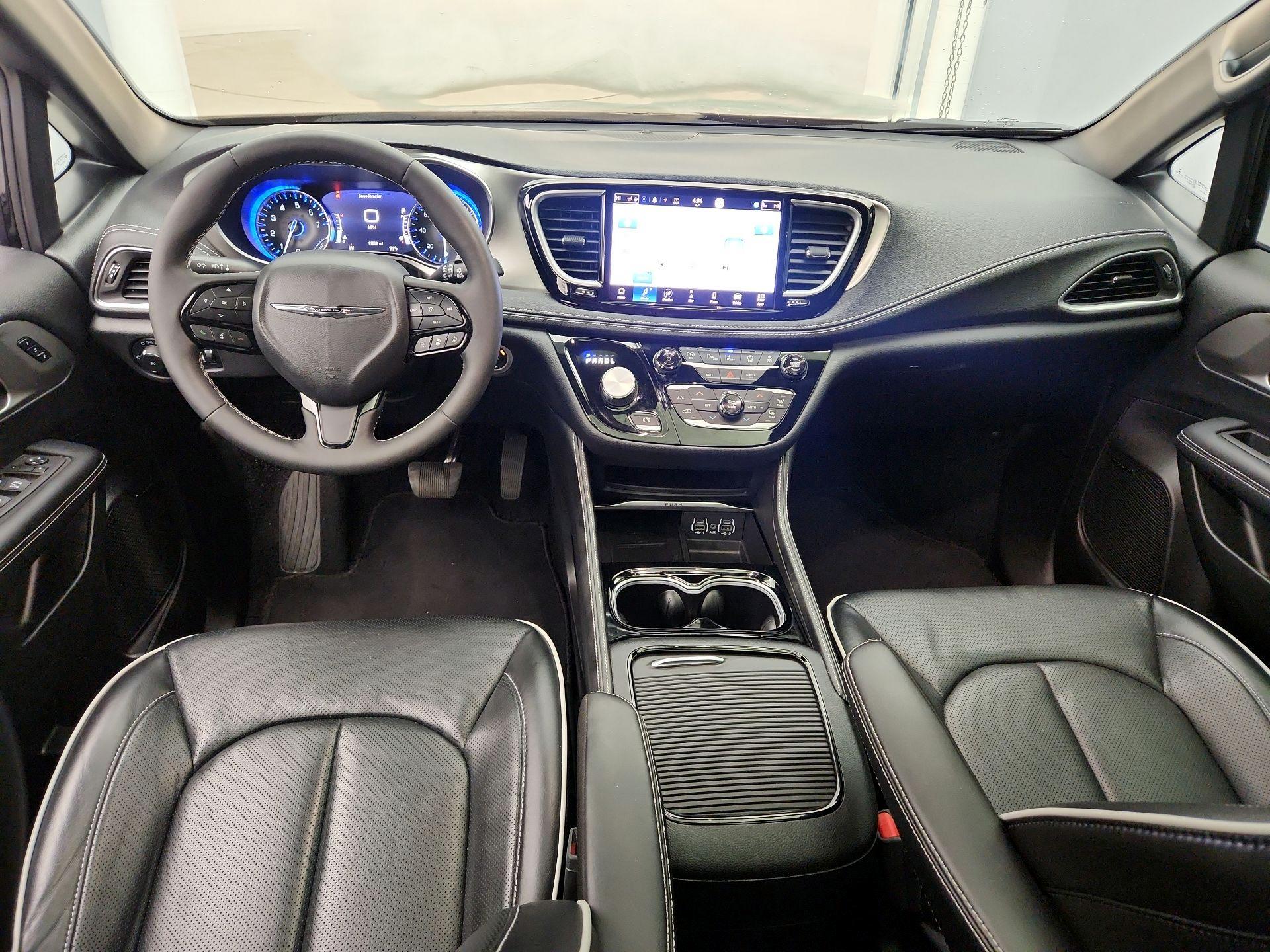 Thumbnail: 2022 Chrysler Pacifica - 9