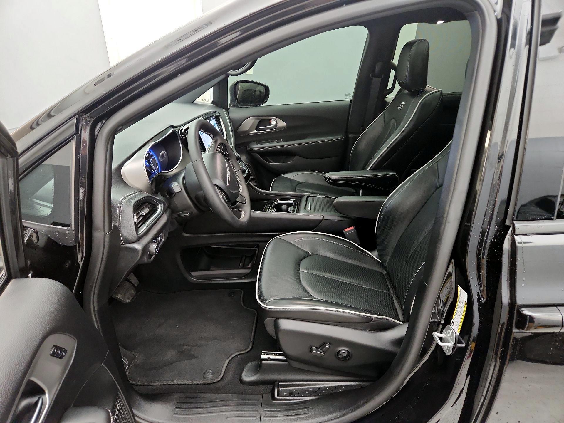 Thumbnail: 2022 Chrysler Pacifica - 11