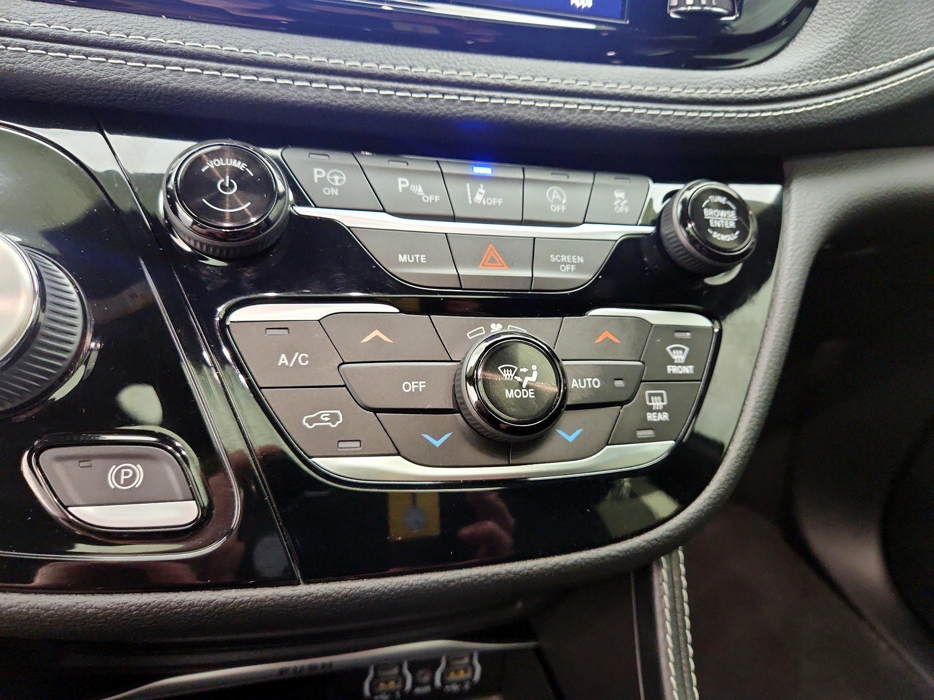 Thumbnail: 2022 Chrysler Pacifica - 17