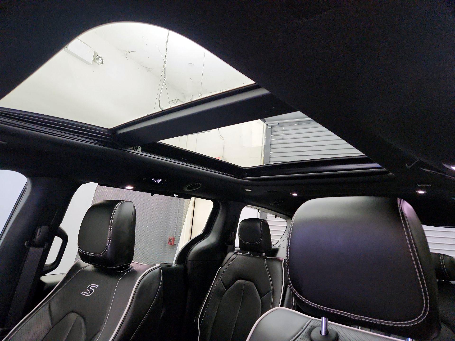 Thumbnail: 2022 Chrysler Pacifica - 20