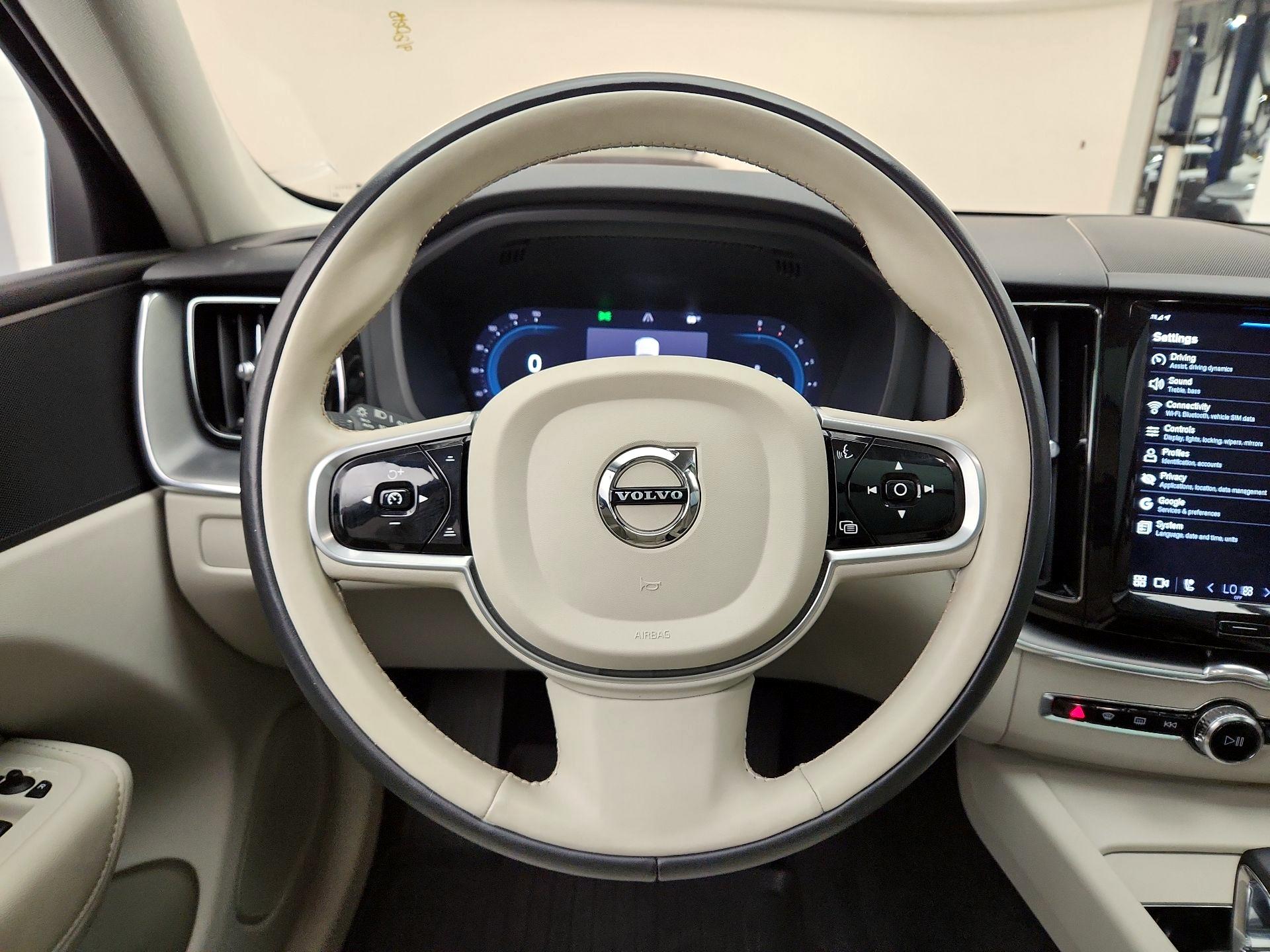 Thumbnail: 2023 Volvo XC60 - 10