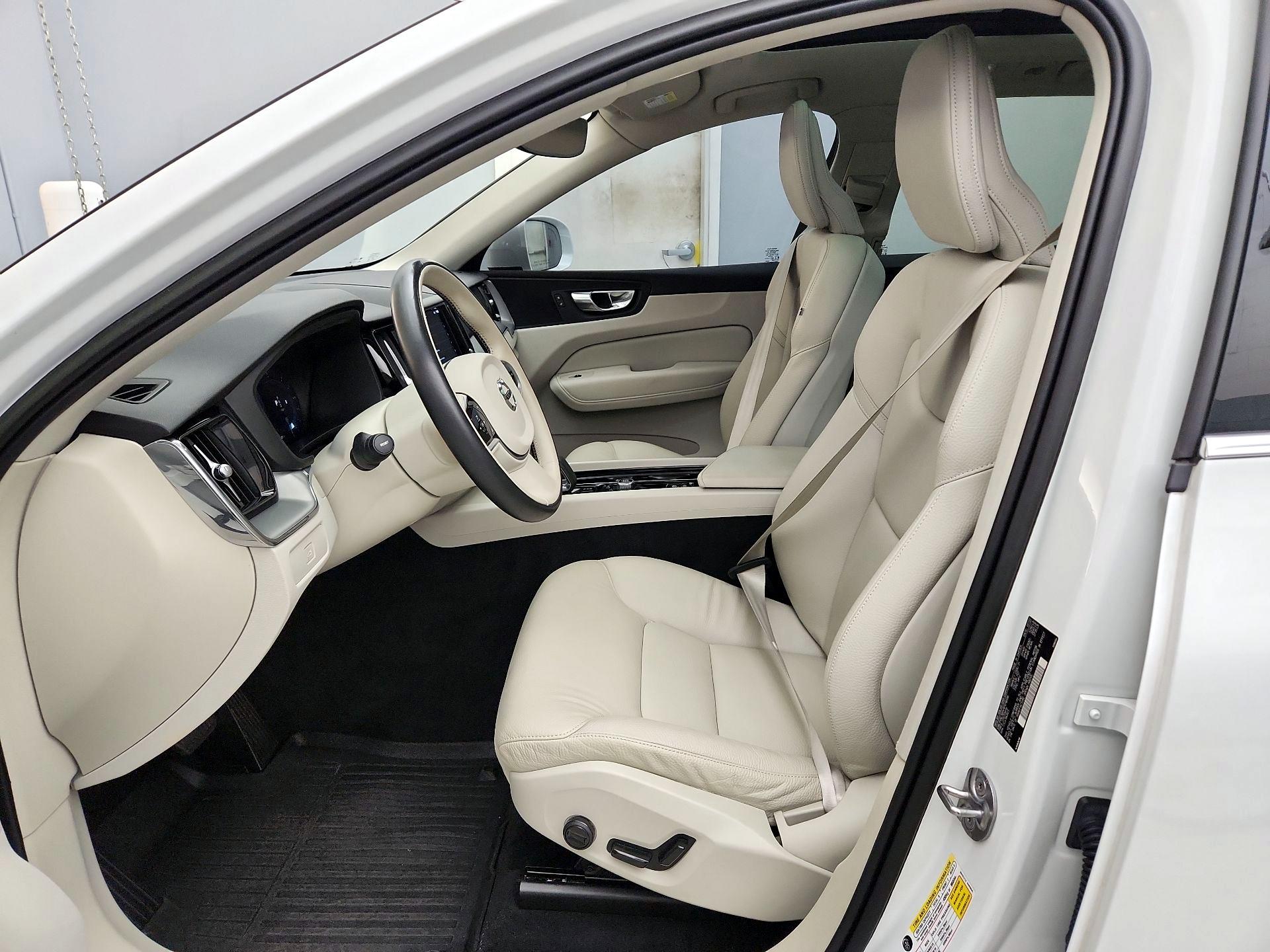 Thumbnail: 2023 Volvo XC60 - 11