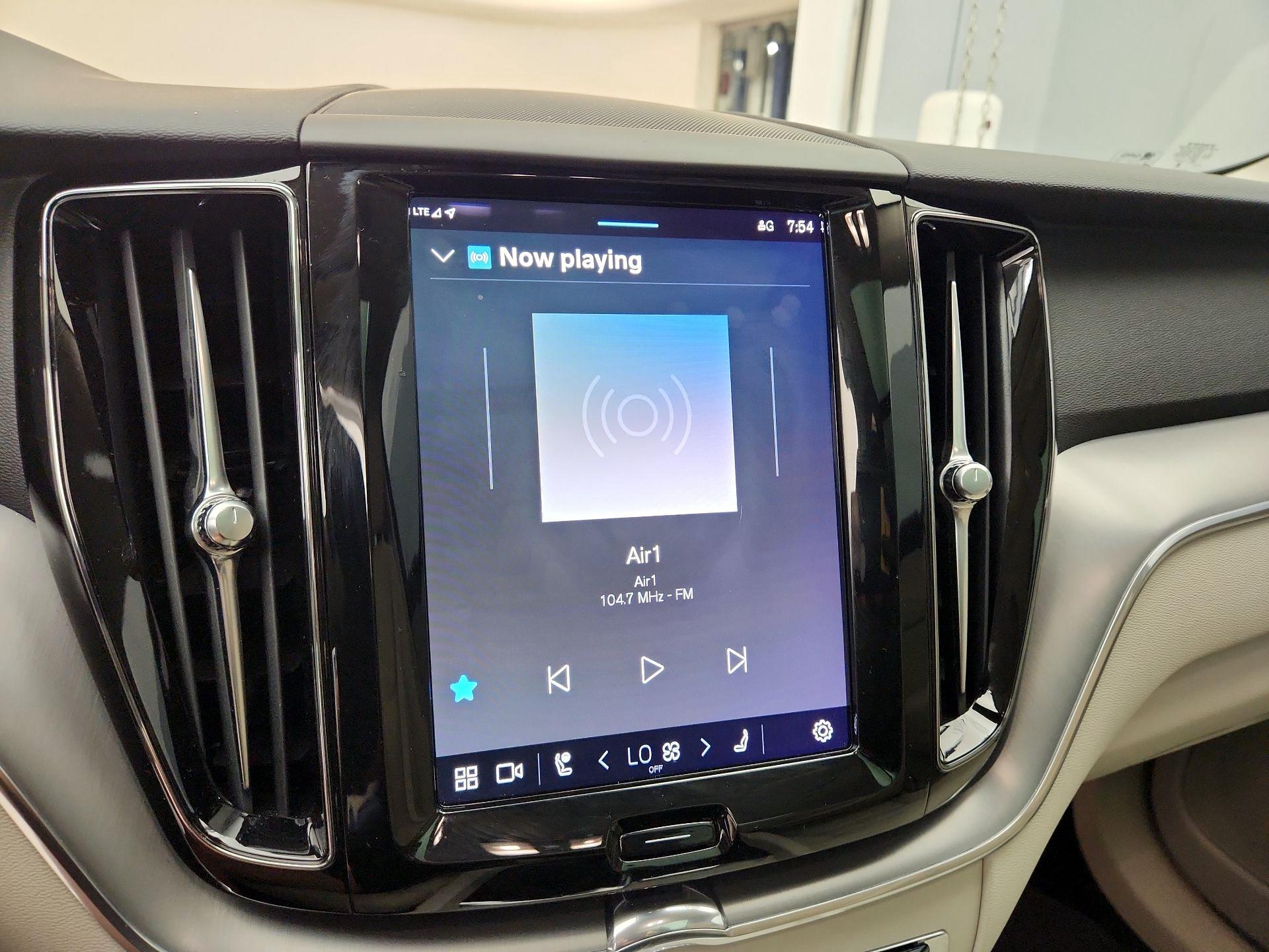 Thumbnail: 2023 Volvo XC60 - 16