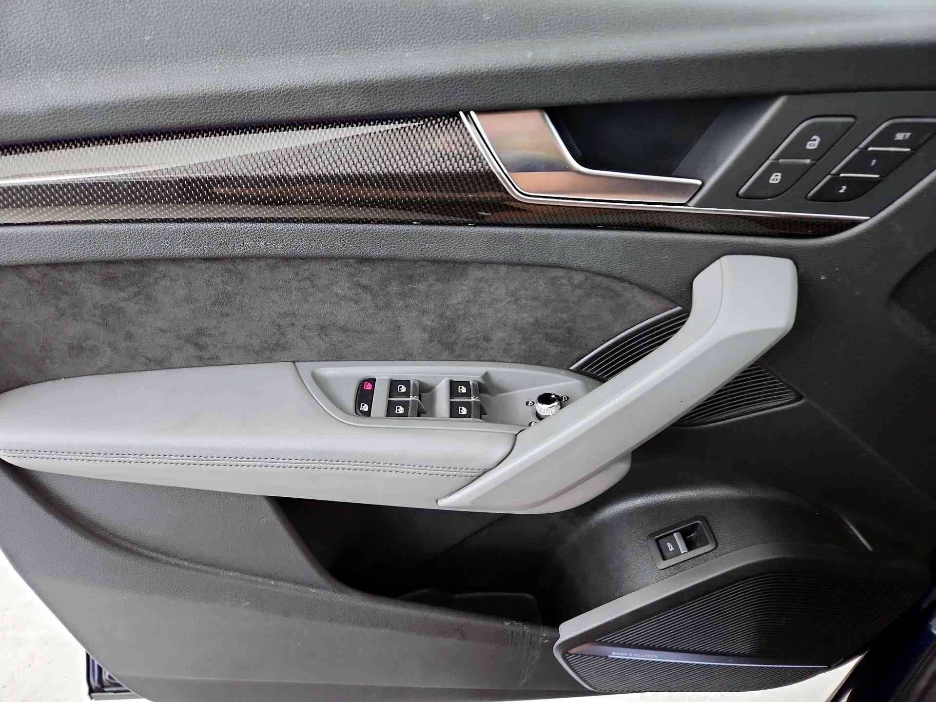 Thumbnail: 2018 Audi SQ5 - 12