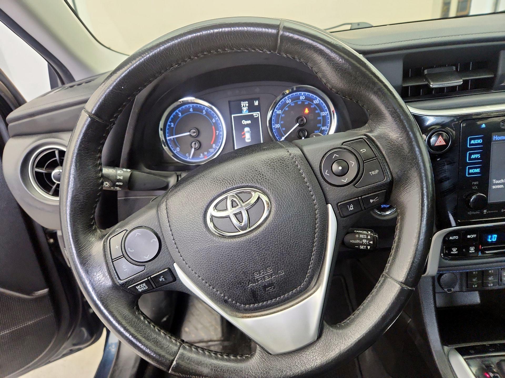 Thumbnail: 2017 Toyota Corolla - 10