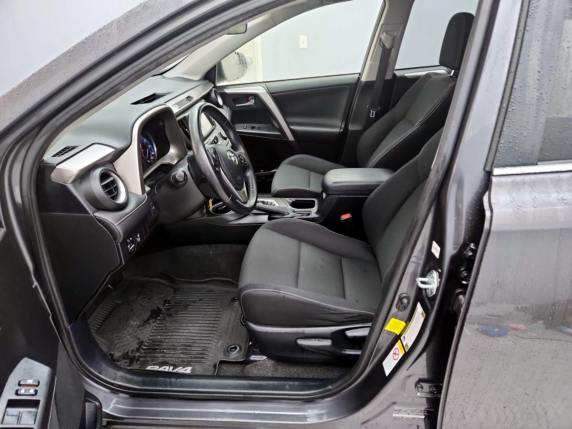 Thumbnail: 2016 Toyota RAV4 - 11