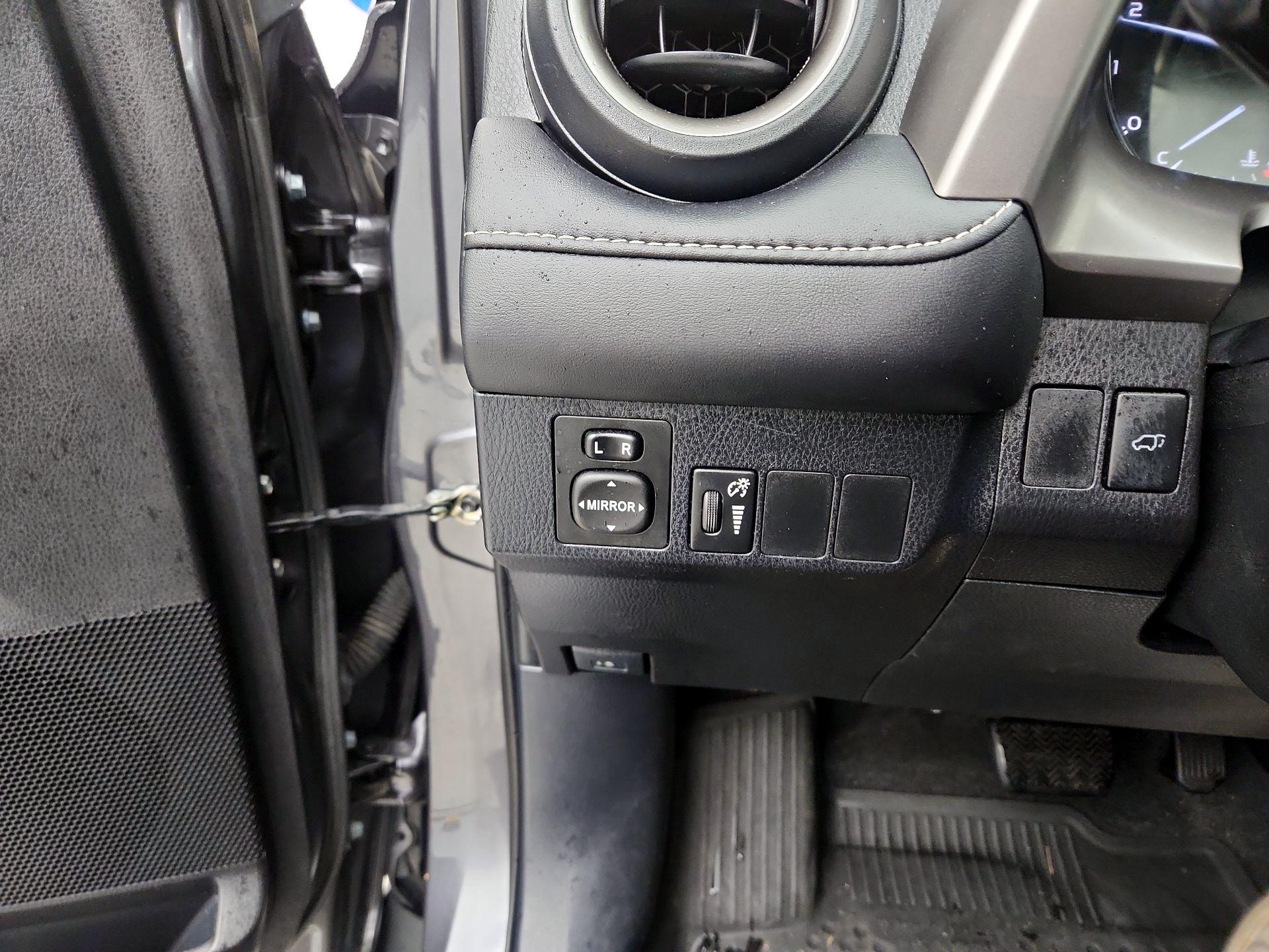 Thumbnail: 2016 Toyota RAV4 - 13