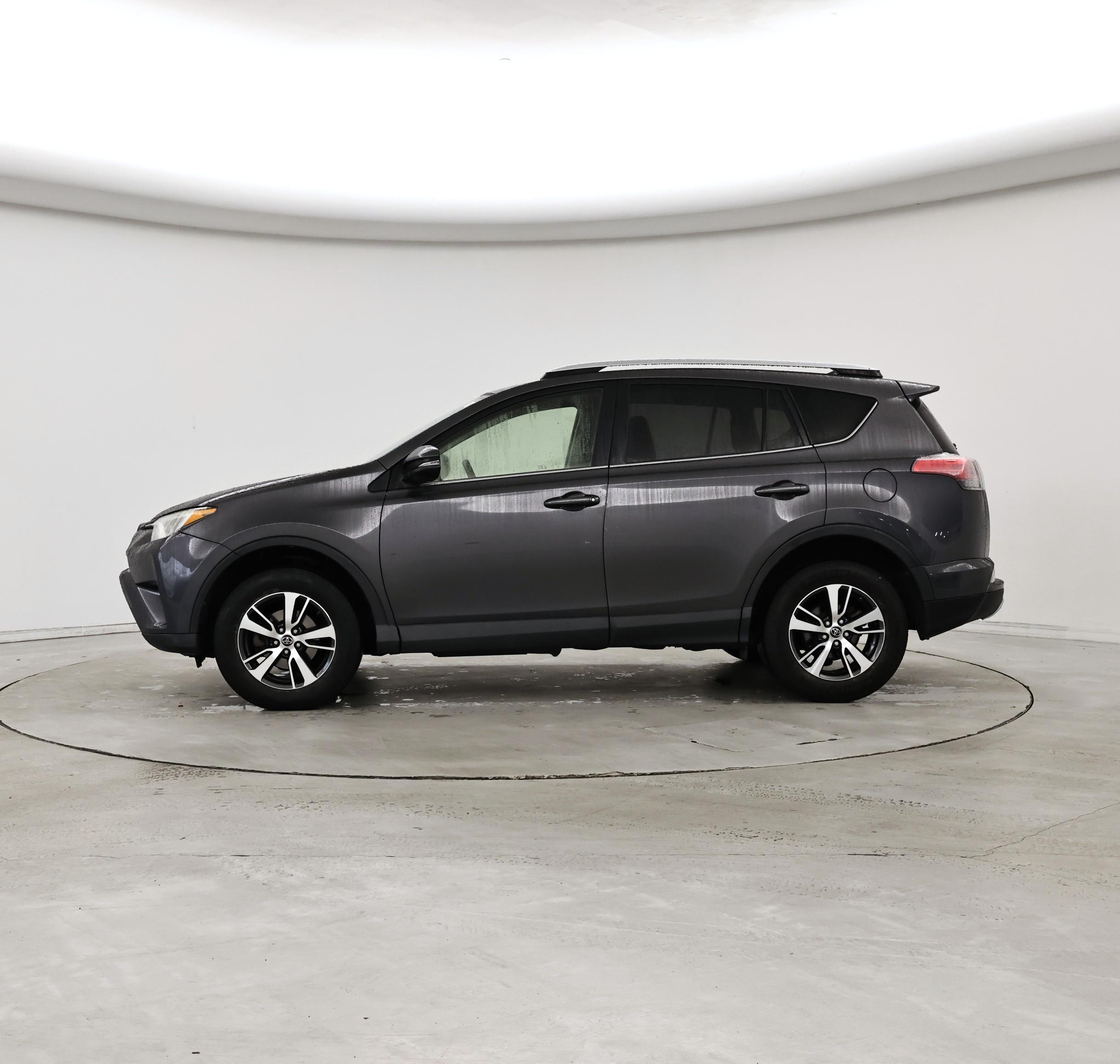 Thumbnail: 2016 Toyota RAV4 - 3
