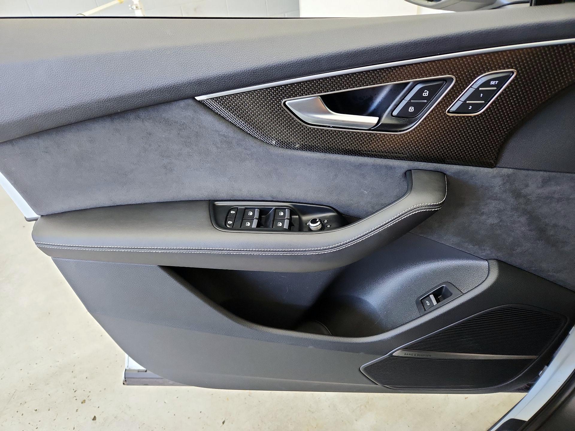 Thumbnail: 2023 Audi SQ7 - 12