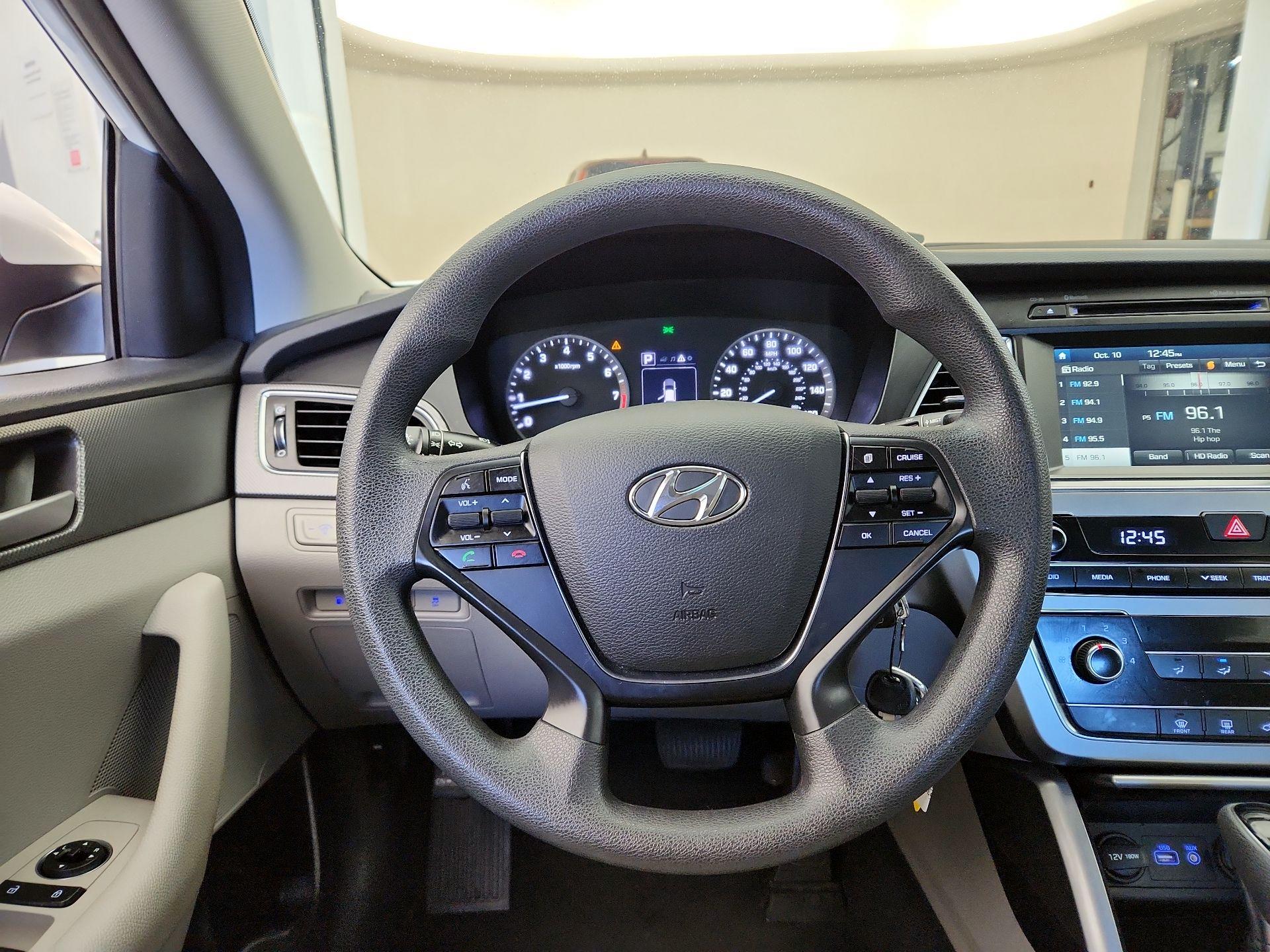 Thumbnail: 2016 Hyundai Sonata - 10