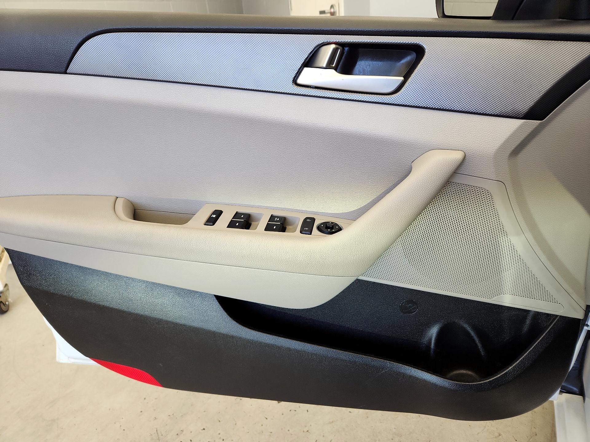 Thumbnail: 2016 Hyundai Sonata - 12