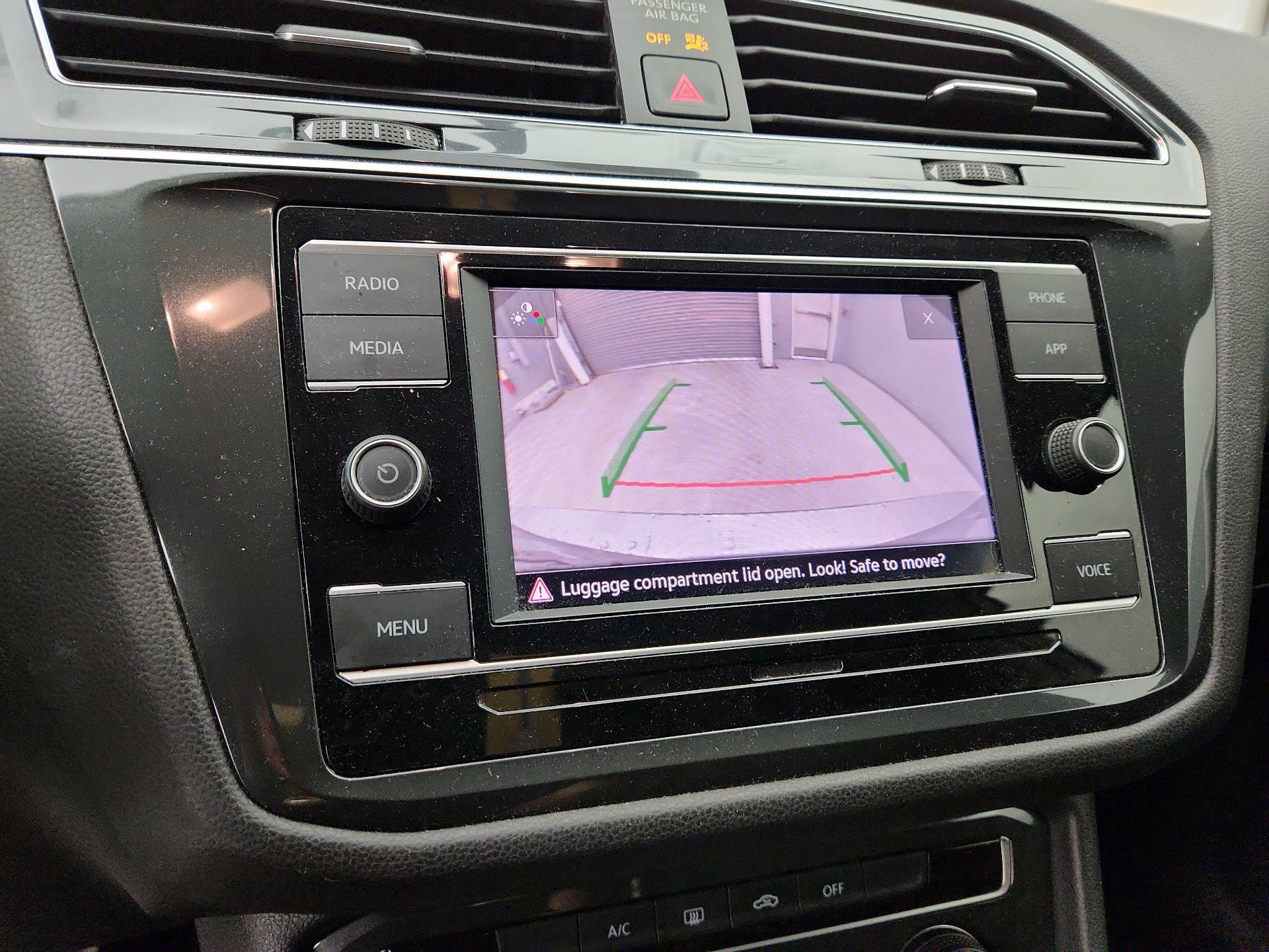 Thumbnail: 2020 Volkswagen Tiguan - 14