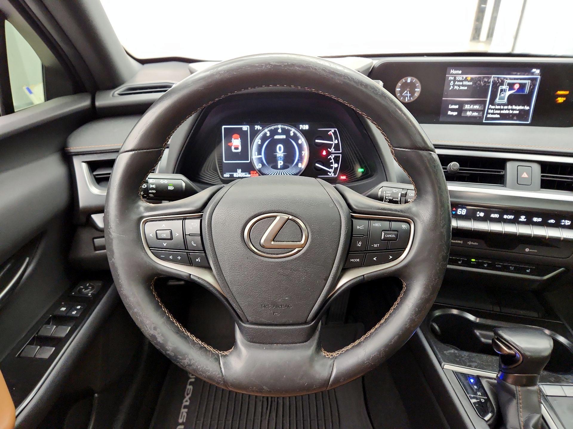 Thumbnail: 2021 Lexus UX - 10