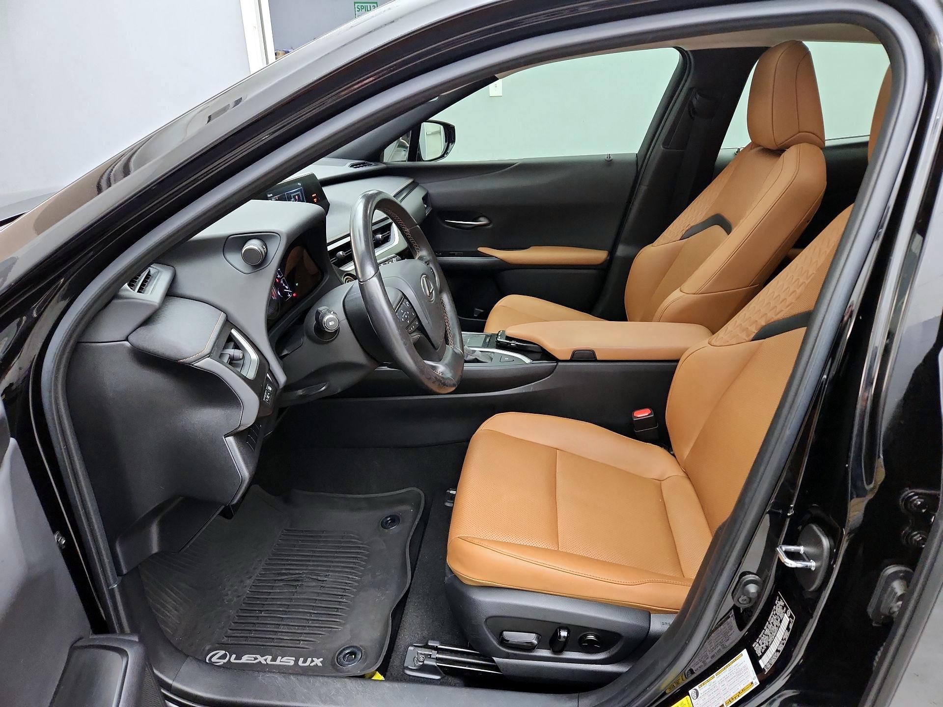 Thumbnail: 2021 Lexus UX - 11