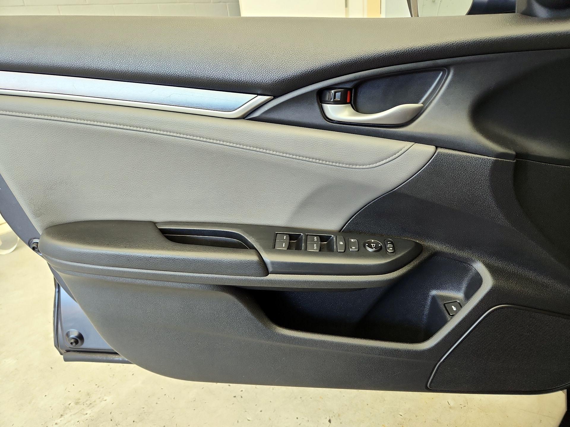 Thumbnail: 2016 Honda Civic - 12