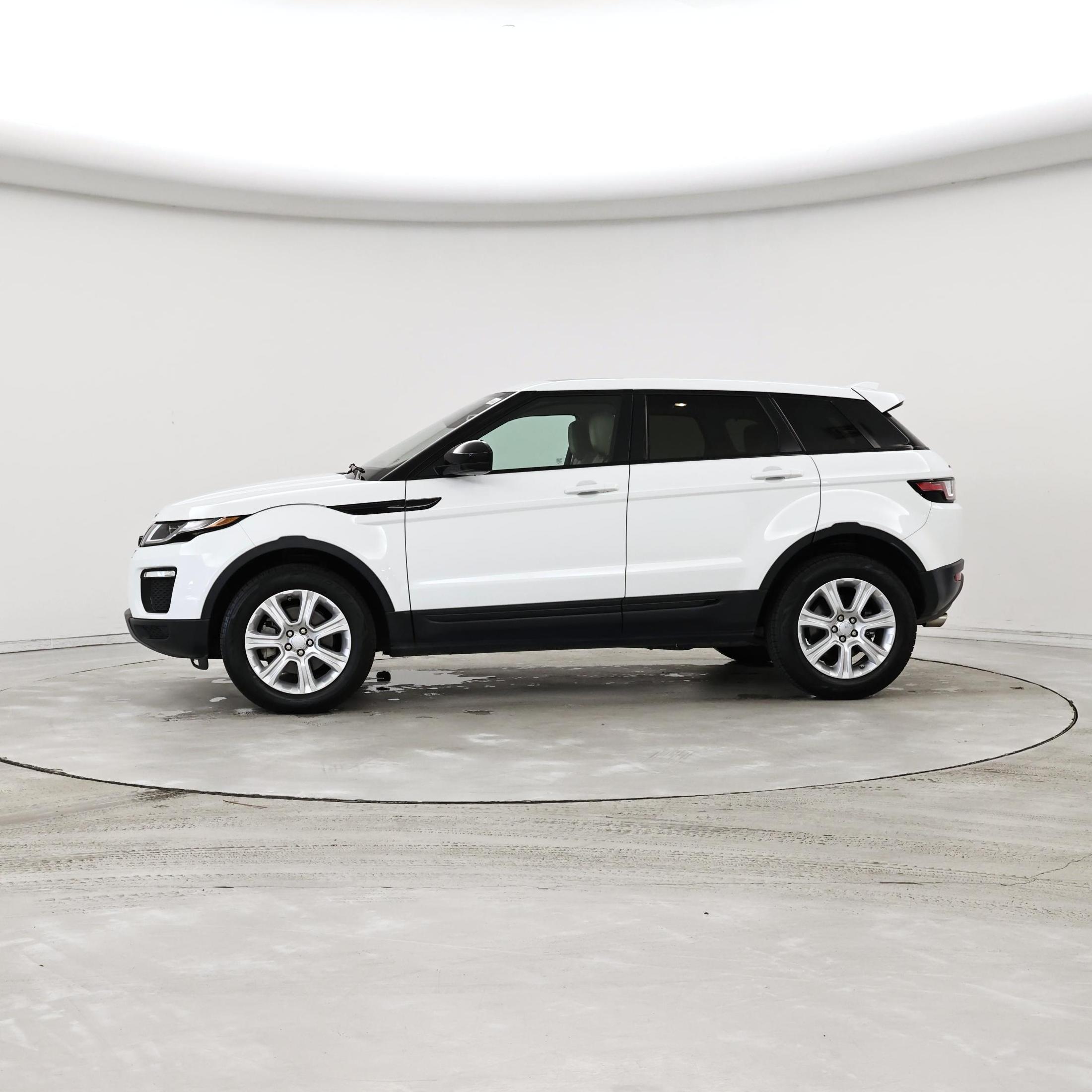 Thumbnail: 2018 Land Rover Range Rover Evoque - 3