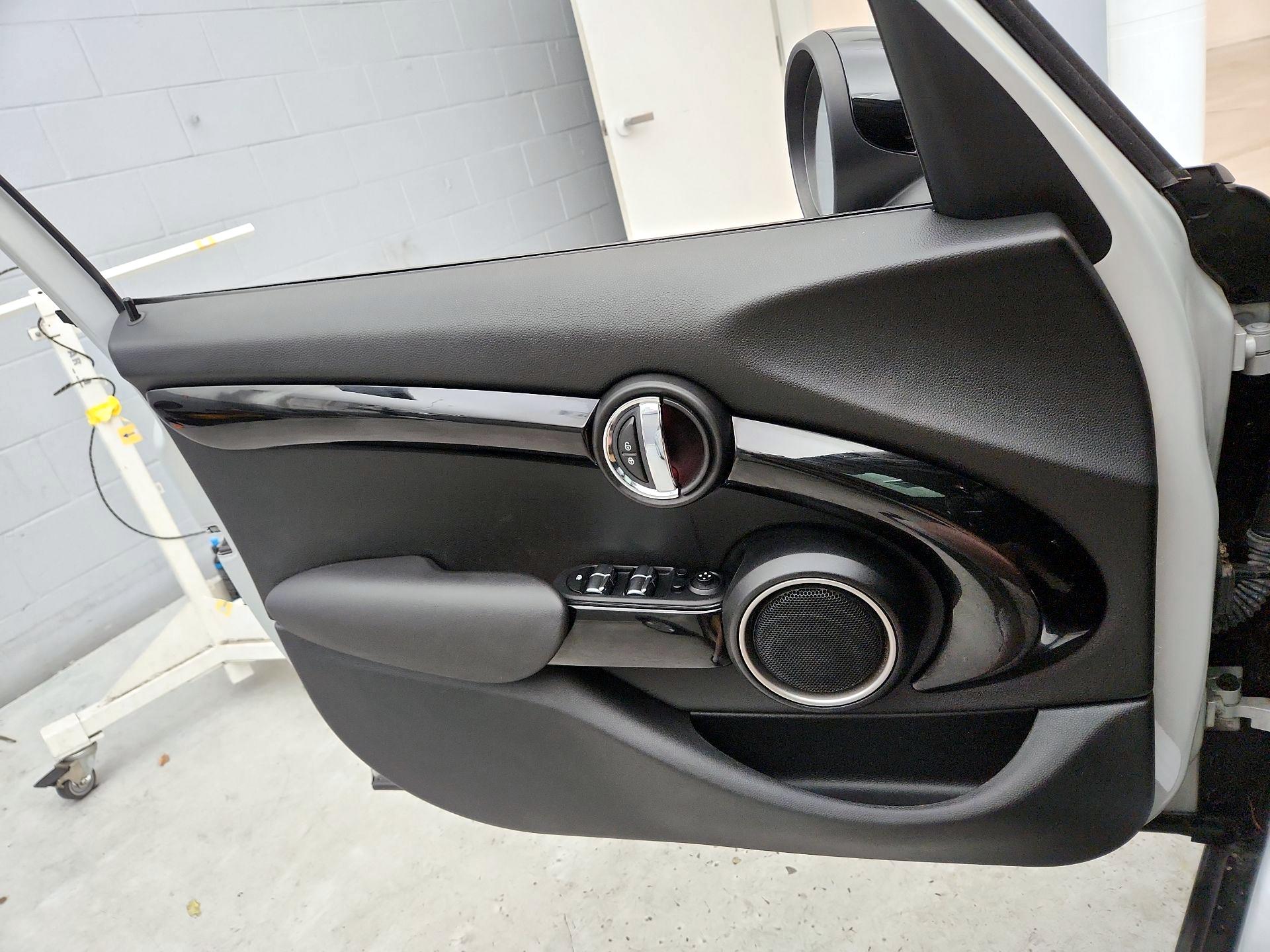 Thumbnail: 2015 MINI Cooper Hardtop - 12