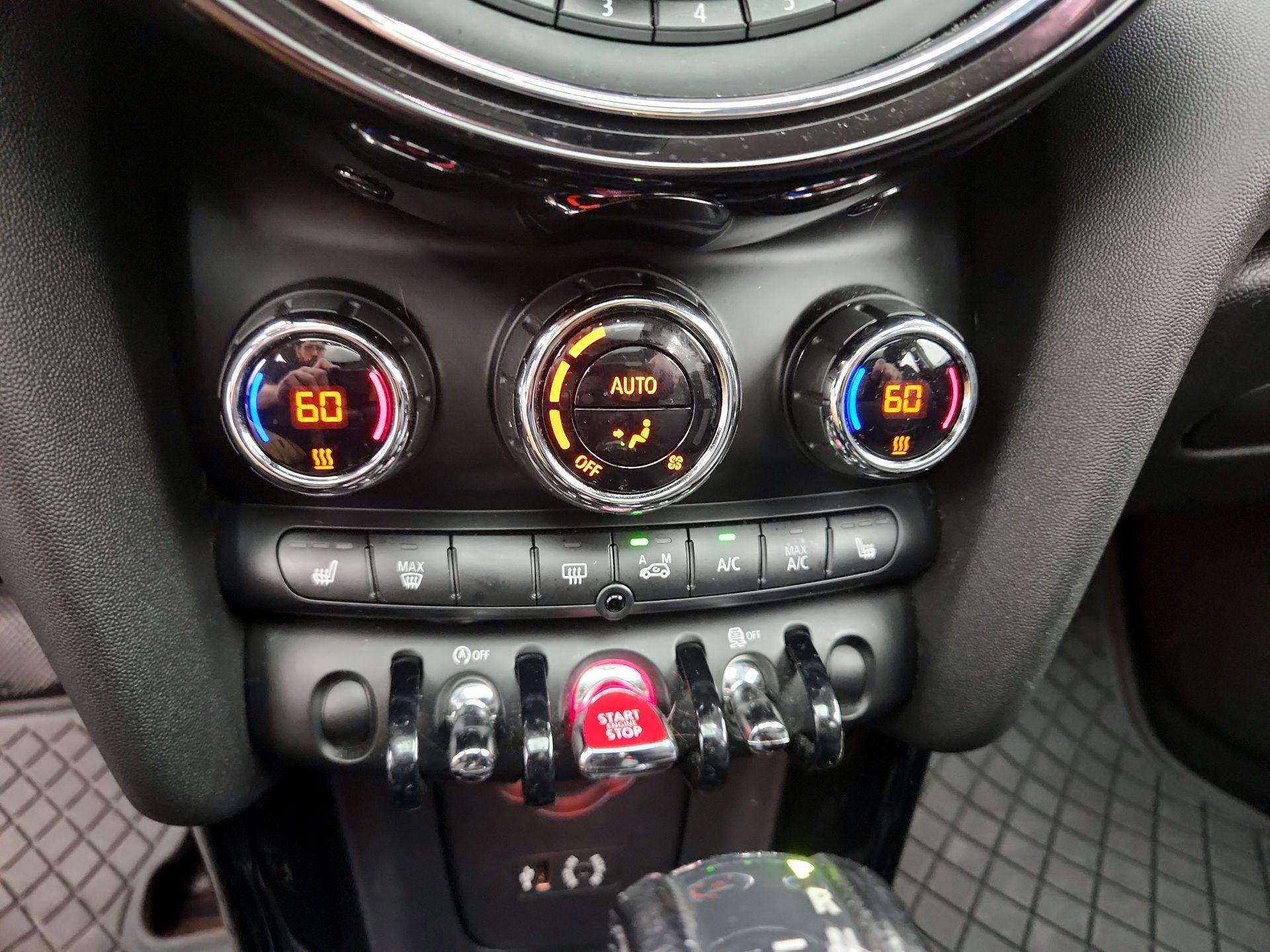 Thumbnail: 2015 MINI Cooper Hardtop - 16