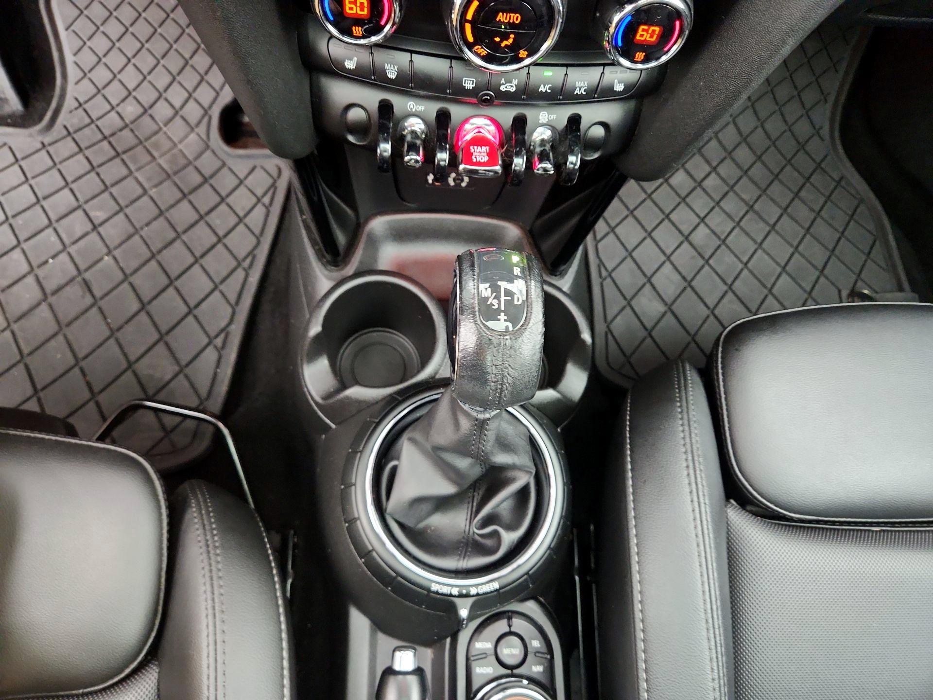 Thumbnail: 2015 MINI Cooper Hardtop - 17