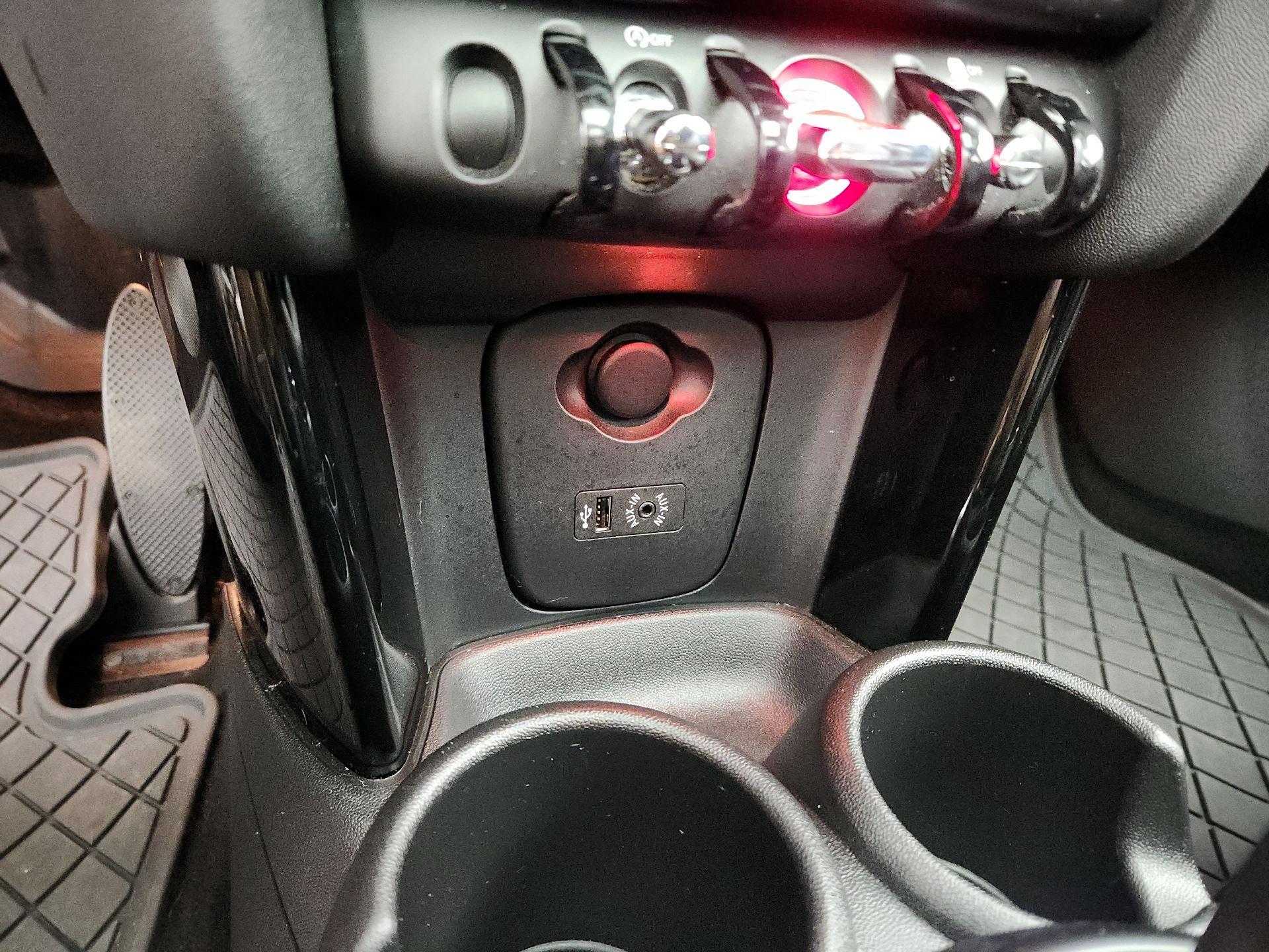 Thumbnail: 2015 MINI Cooper Hardtop - 18