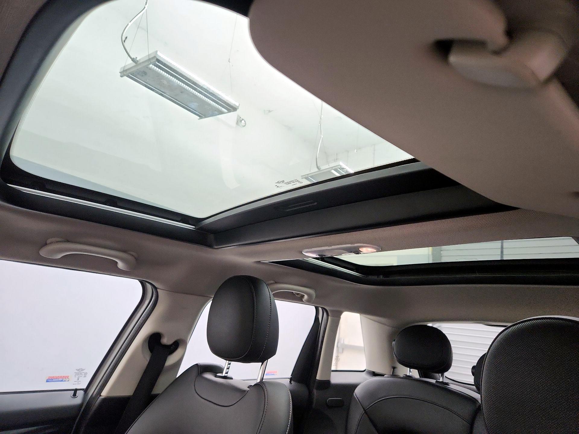 Thumbnail: 2015 MINI Cooper Hardtop - 19