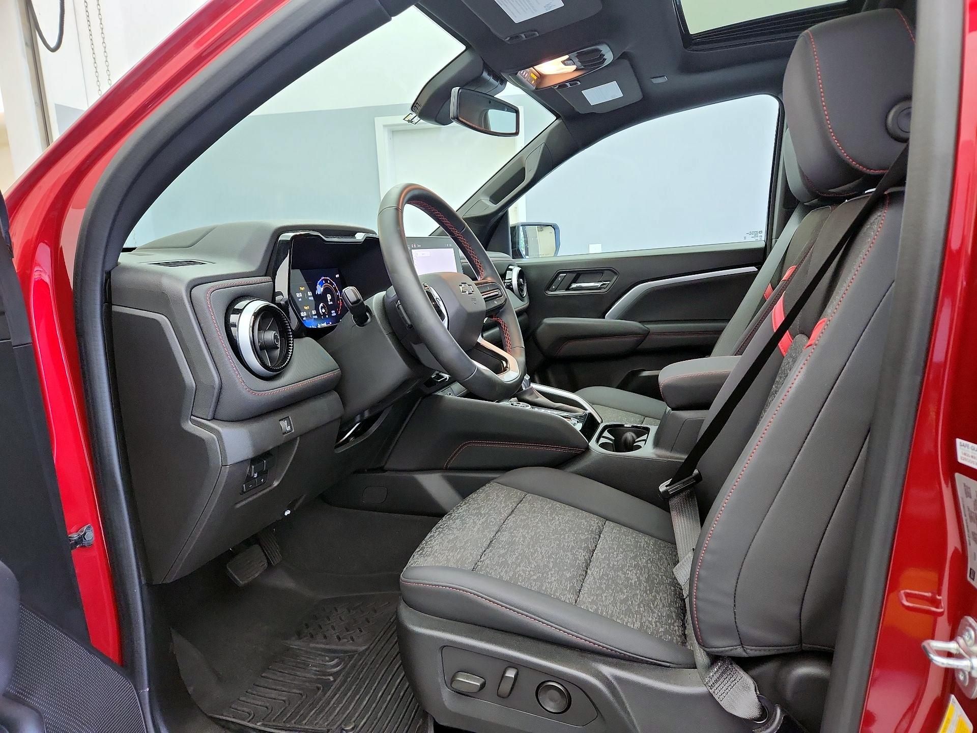 Thumbnail: 2024 Chevrolet Colorado - 11
