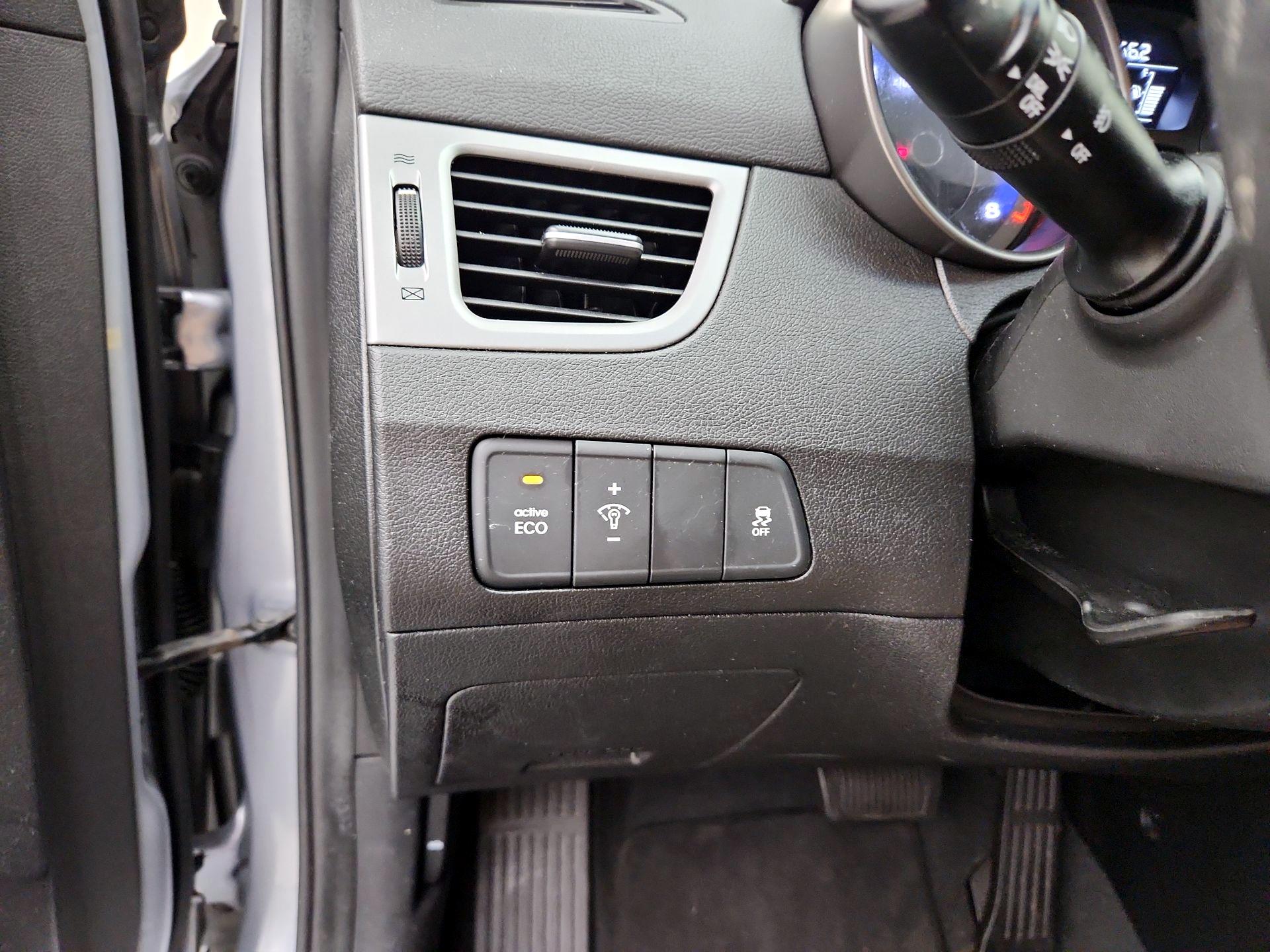 Thumbnail: 2015 Hyundai Elantra - 13