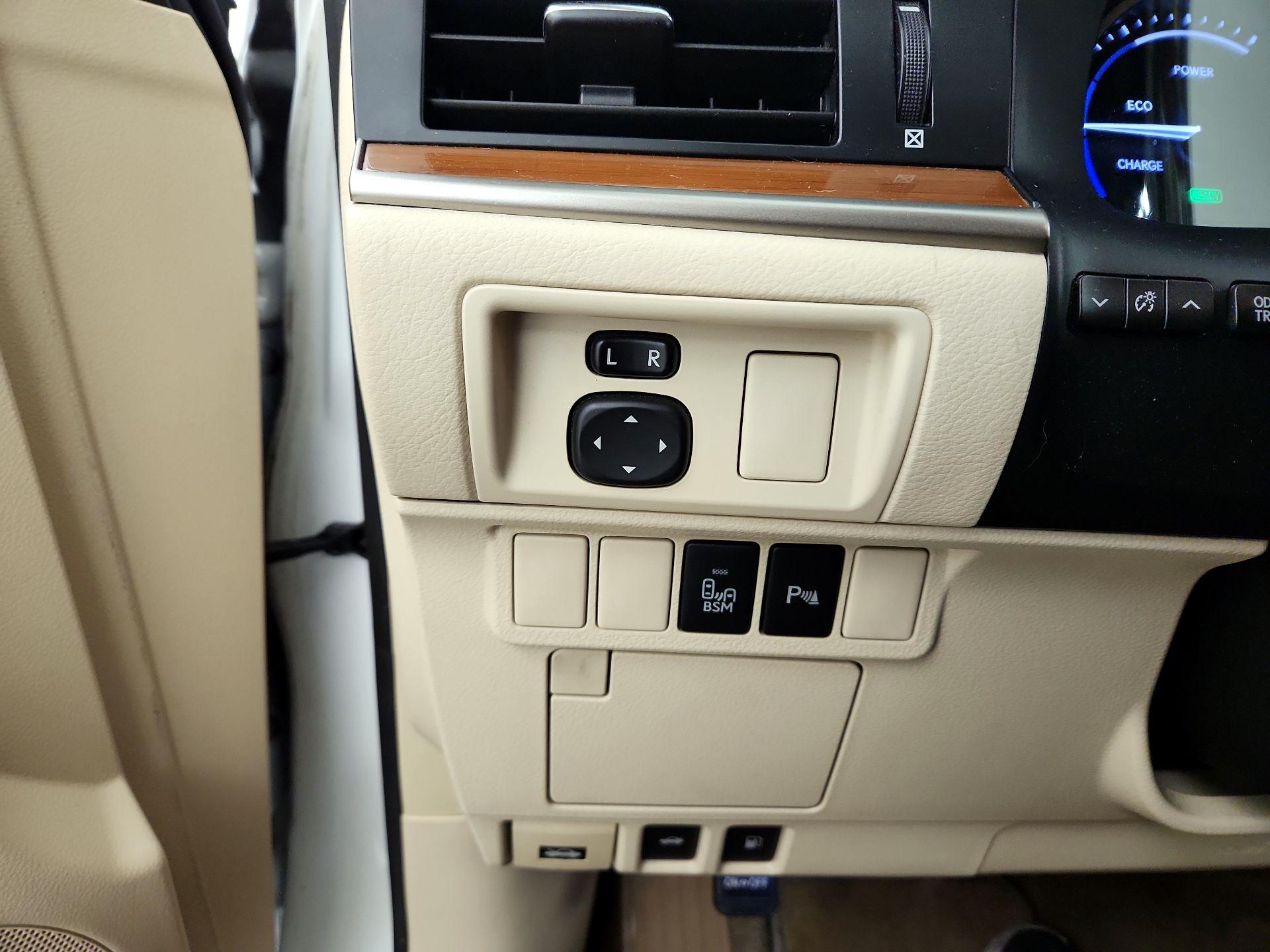 Thumbnail: 2014 Lexus ES - 13