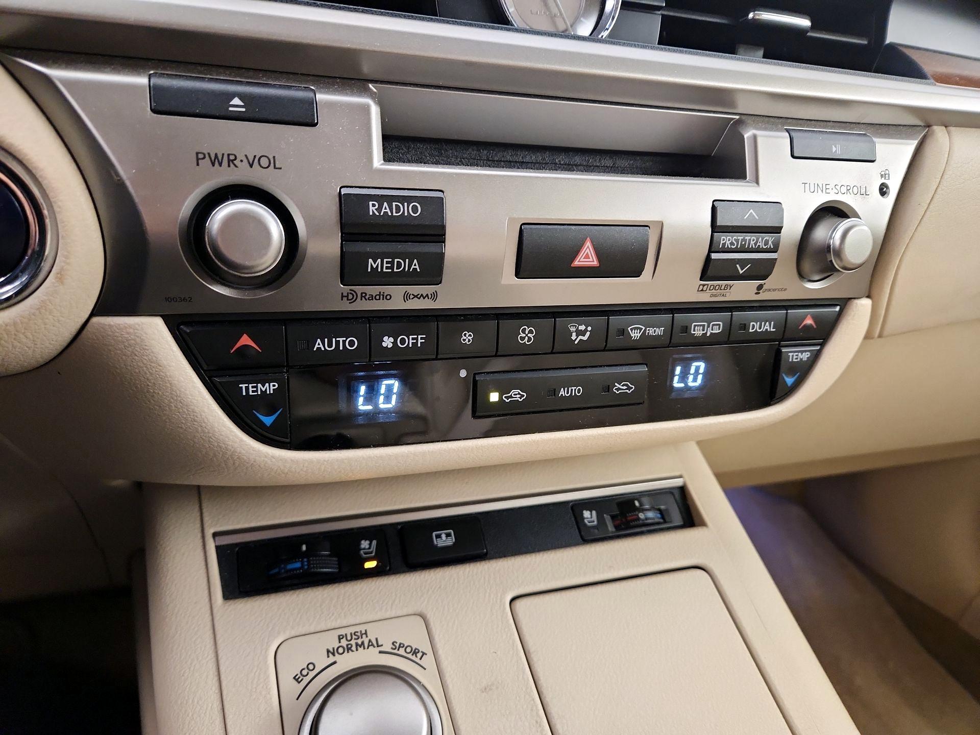 Thumbnail: 2014 Lexus ES - 16