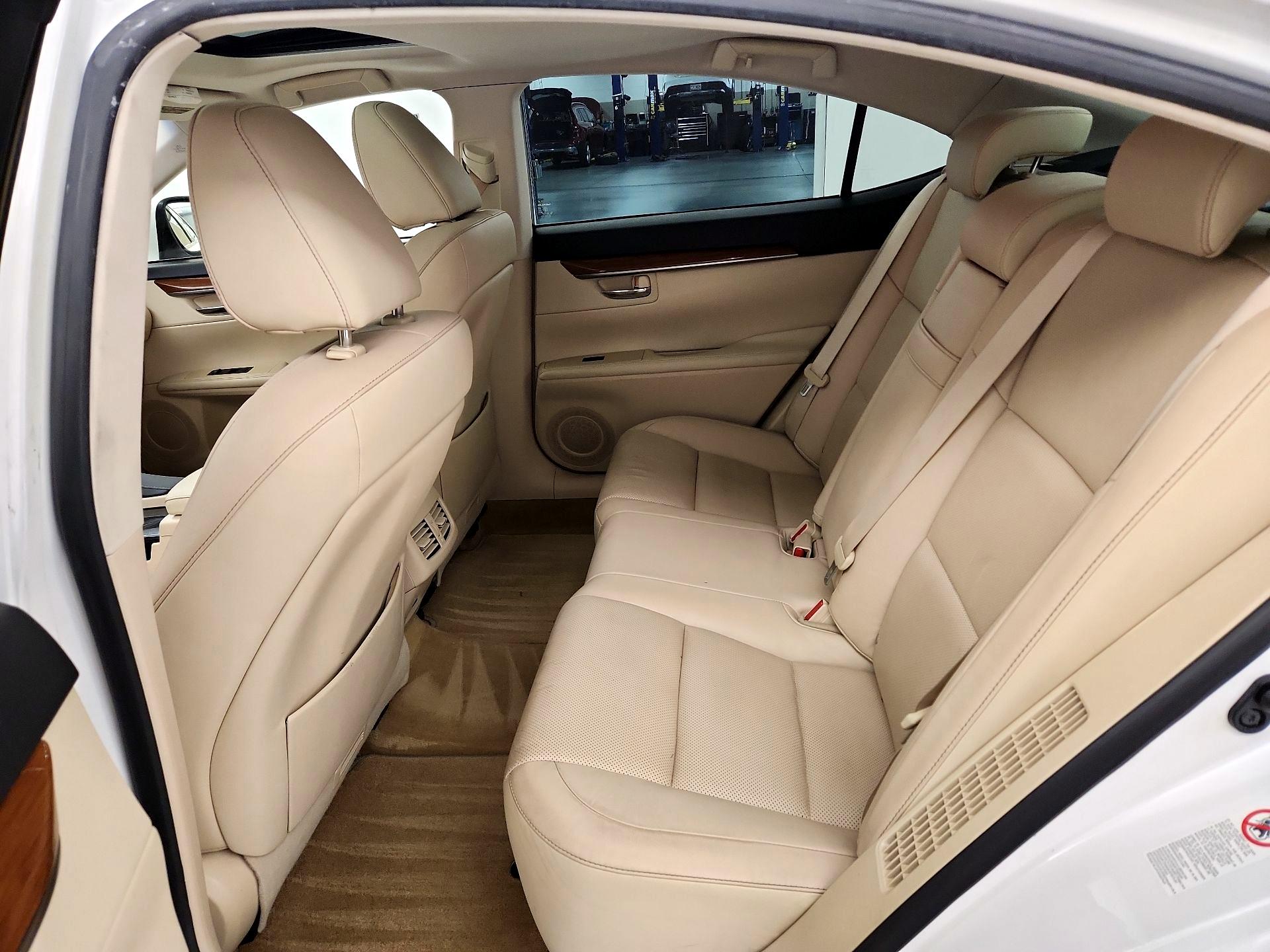 Thumbnail: 2014 Lexus ES - 20