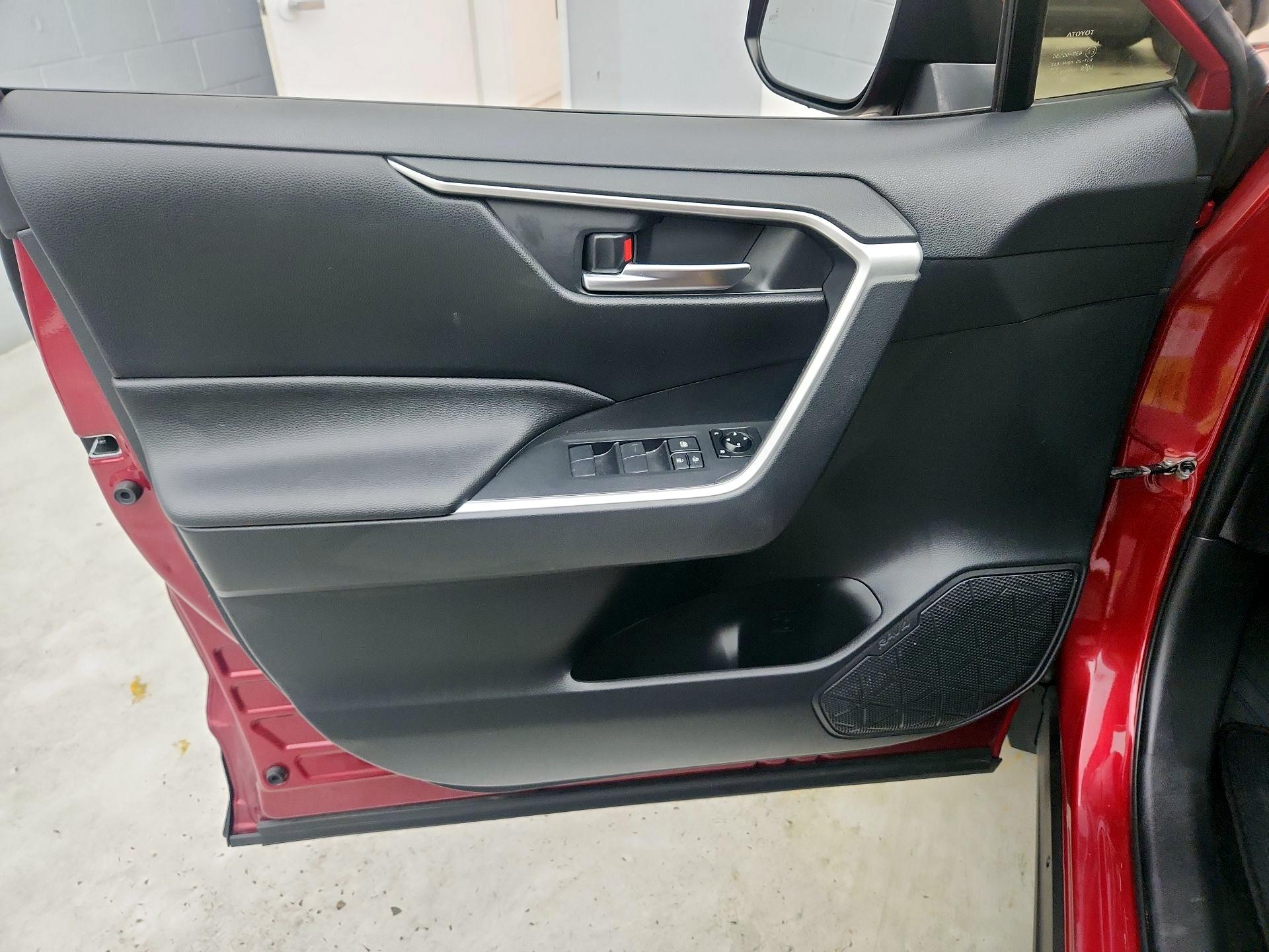 Thumbnail: 2019 Toyota RAV4 - 12