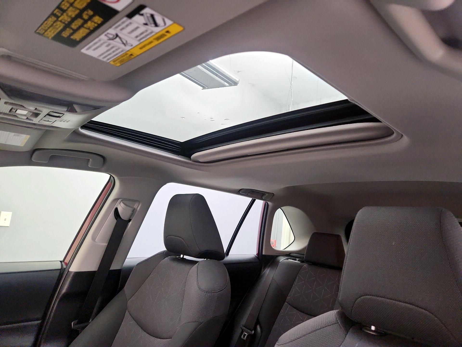 Thumbnail: 2019 Toyota RAV4 - 20