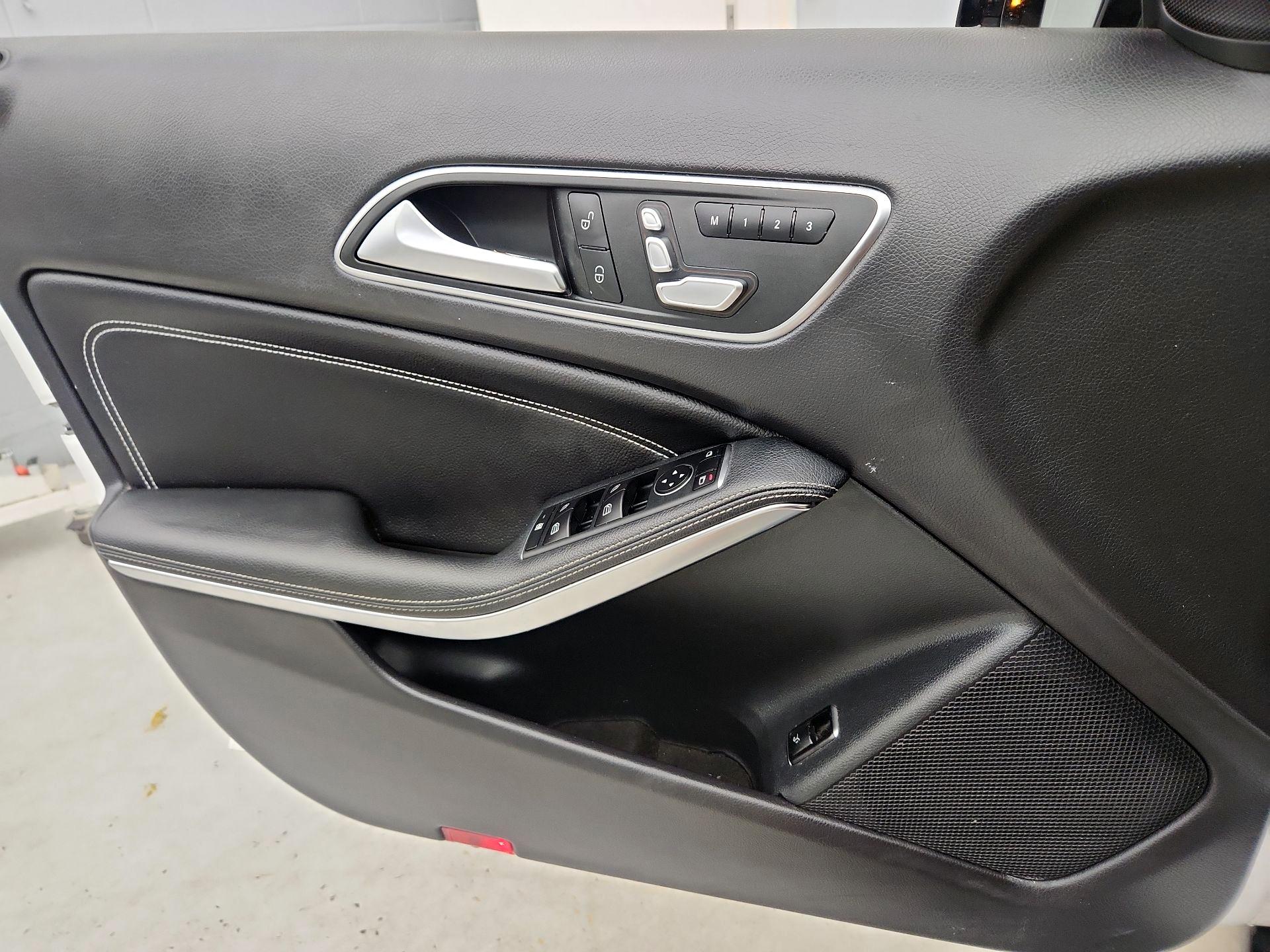 Thumbnail: 2019 Mercedes-Benz GLA - 12