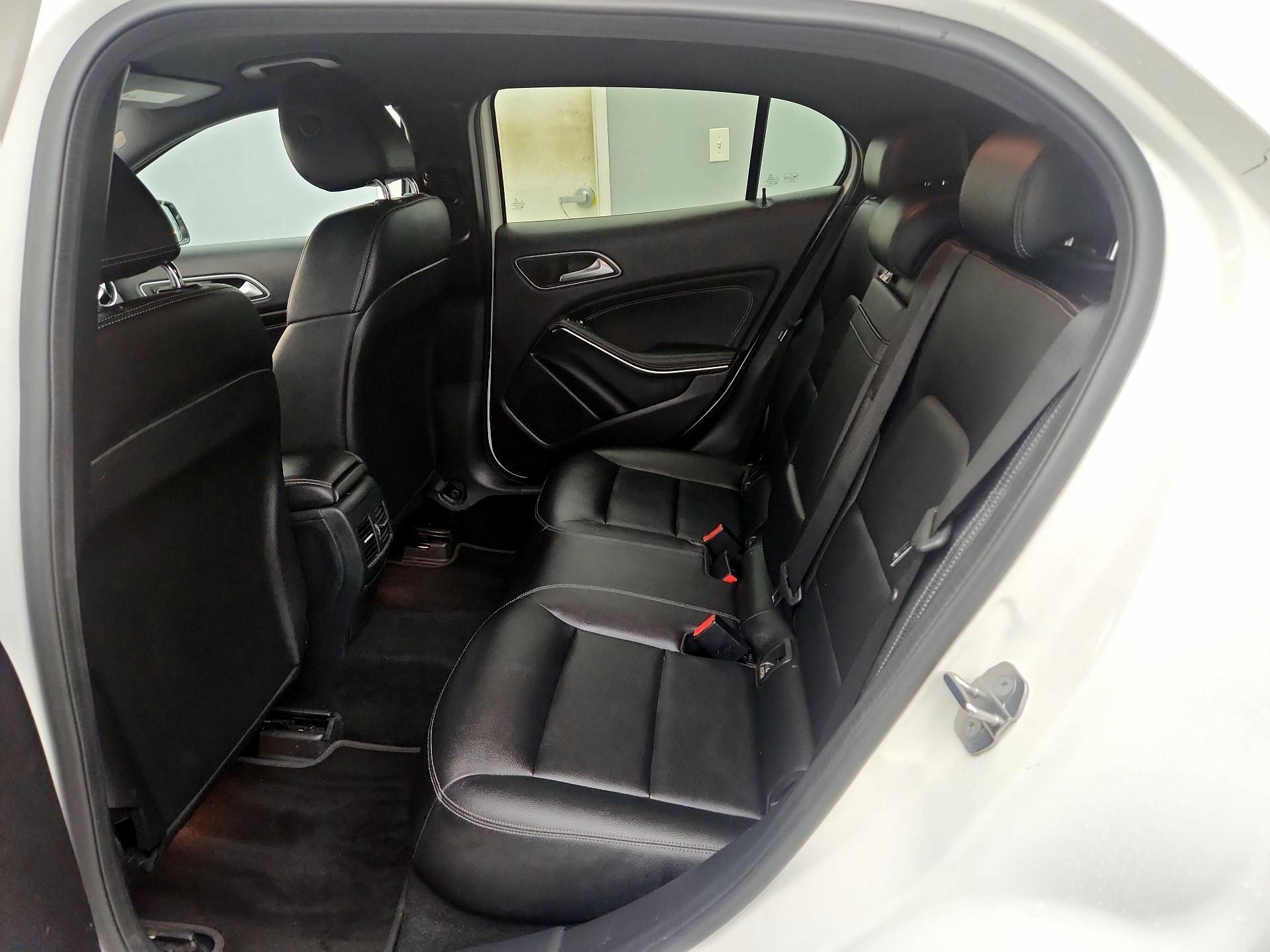Thumbnail: 2019 Mercedes-Benz GLA - 18