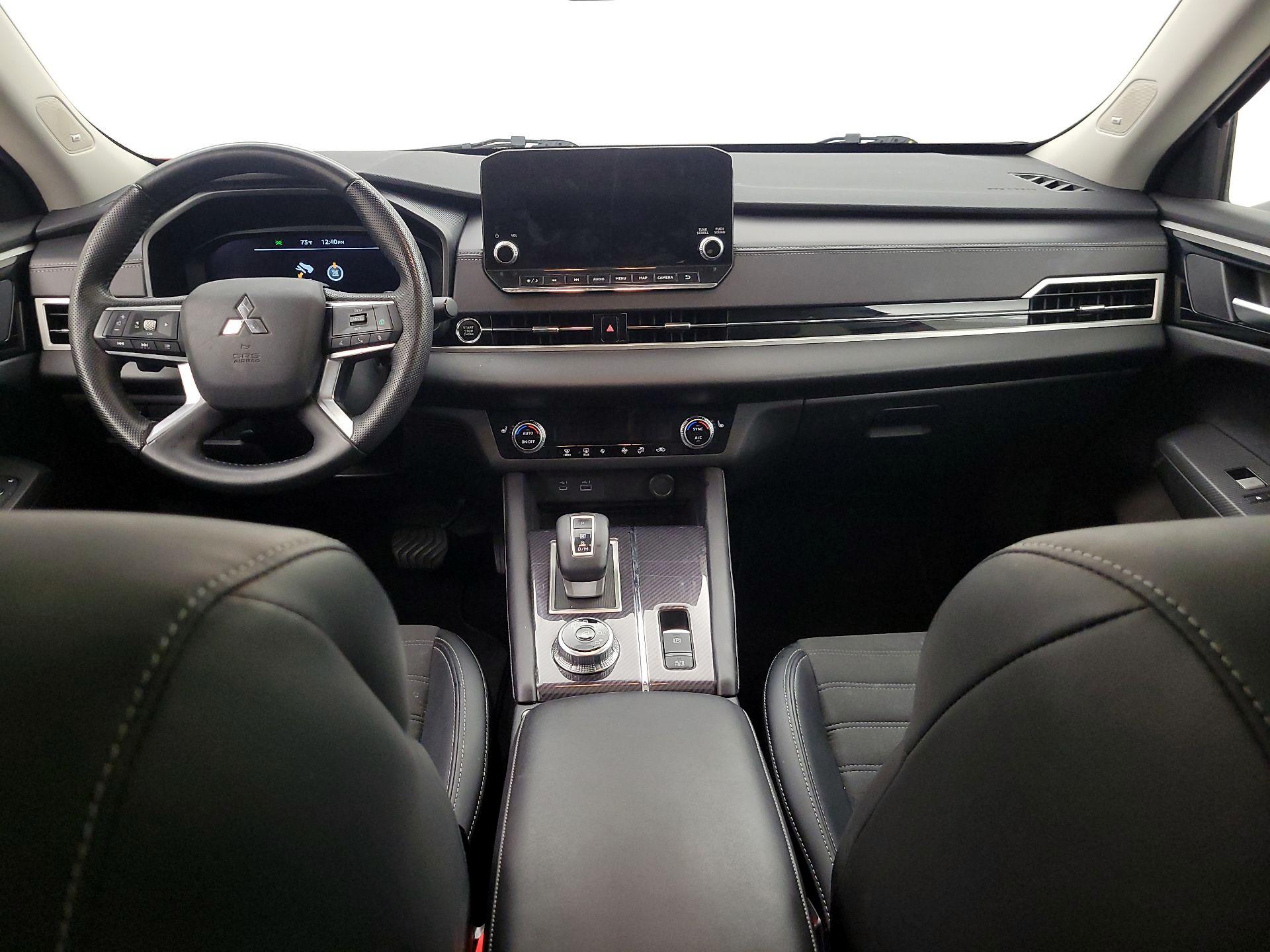 Thumbnail: 2023 Mitsubishi Outlander - 9