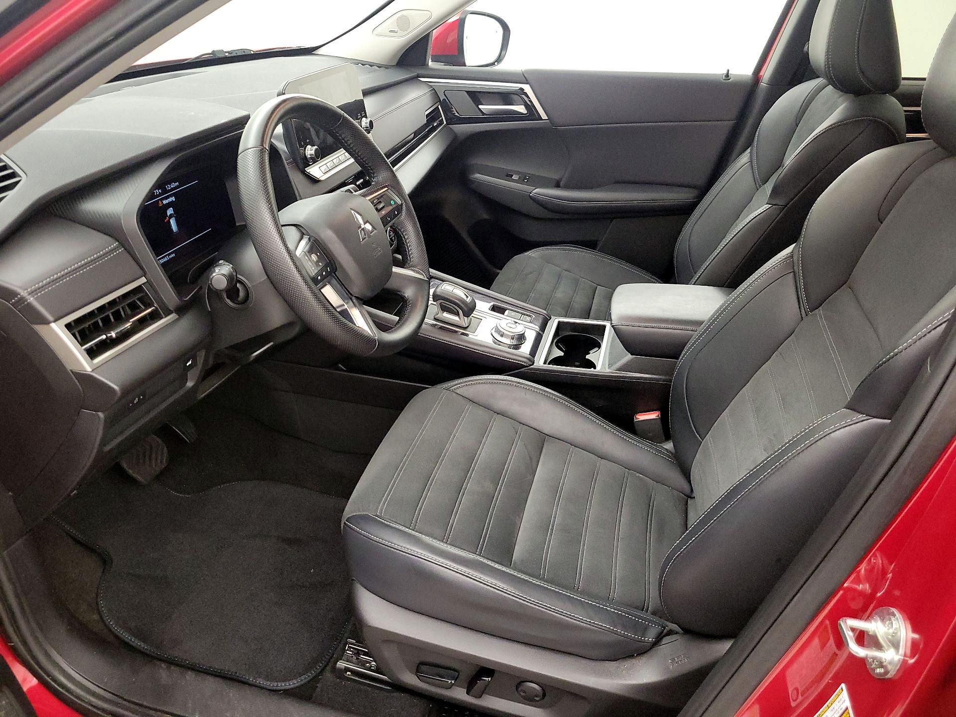 Thumbnail: 2023 Mitsubishi Outlander - 11