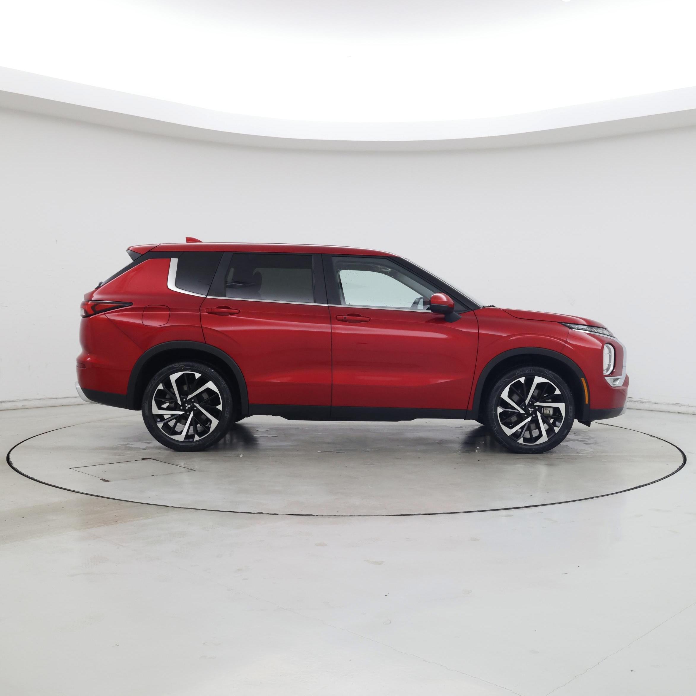 Thumbnail: 2023 Mitsubishi Outlander - 7