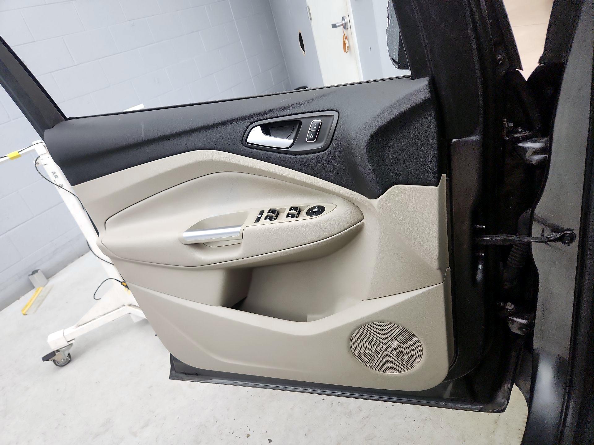 Thumbnail: 2016 Ford Escape - 12
