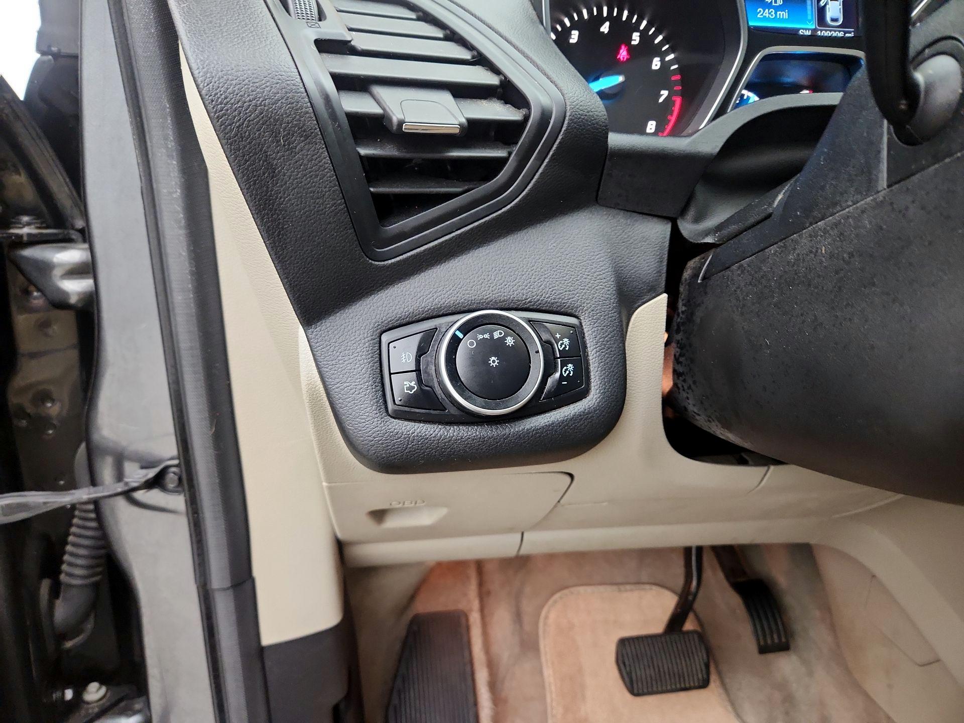 Thumbnail: 2016 Ford Escape - 13