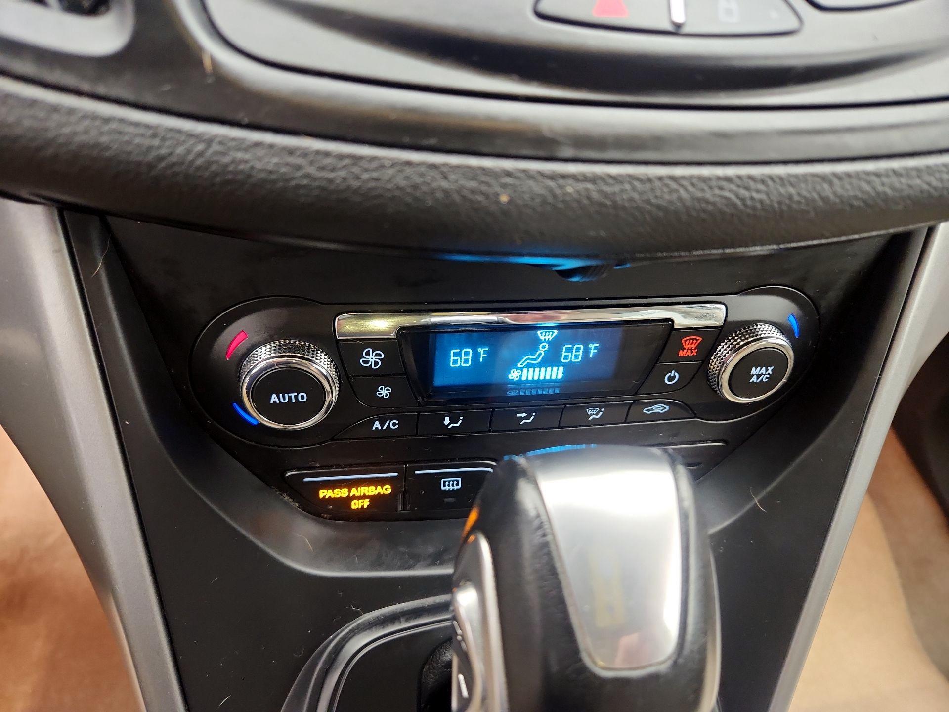 Thumbnail: 2016 Ford Escape - 17