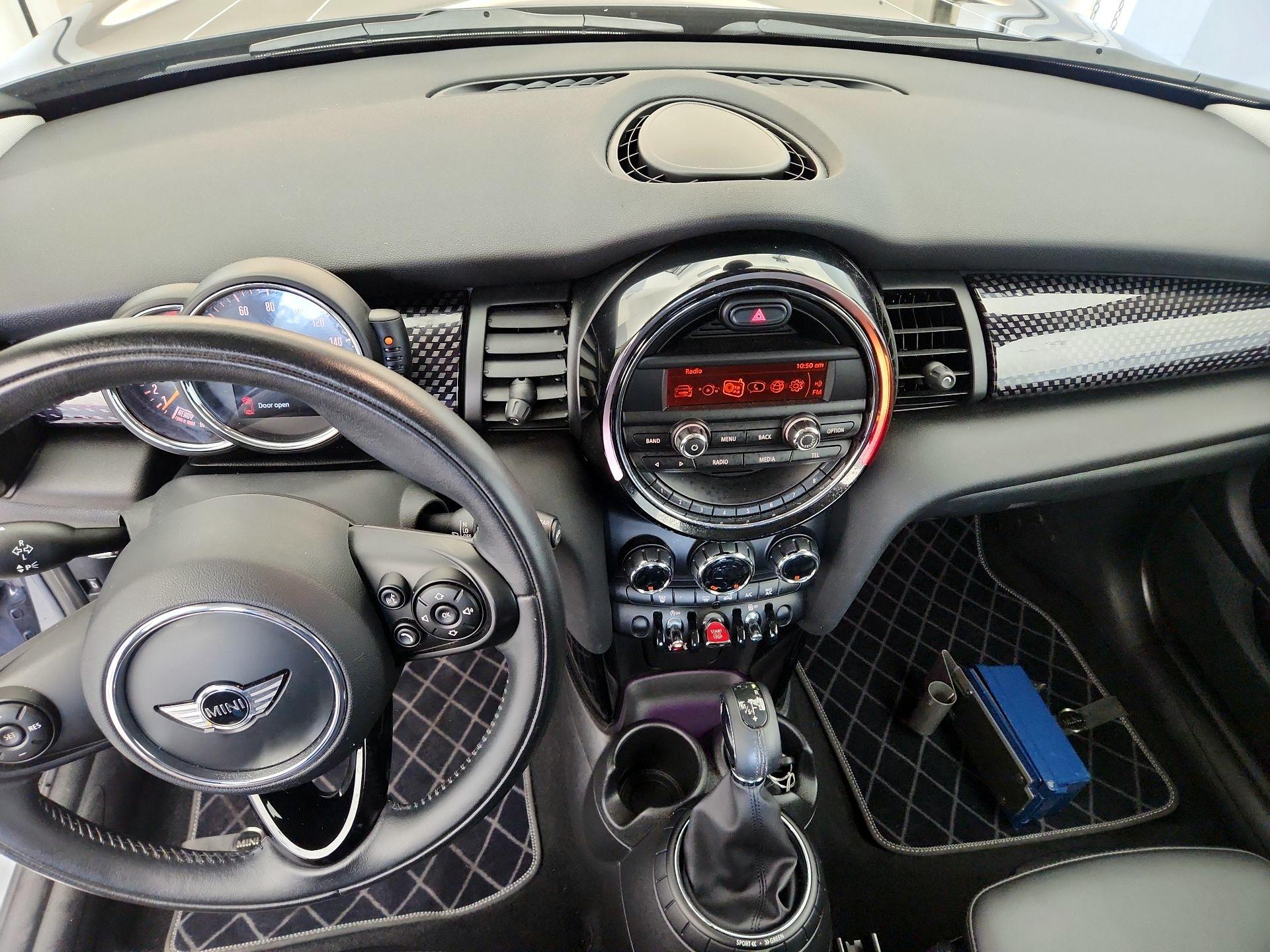 Thumbnail: 2015 MINI Cooper Hardtop - 9