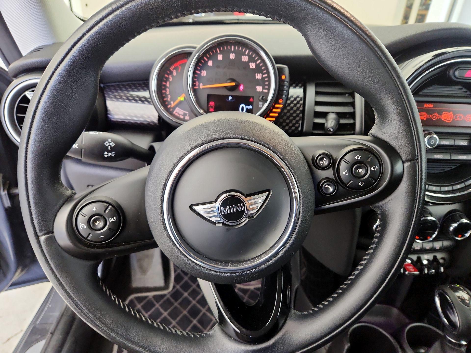 Thumbnail: 2015 MINI Cooper Hardtop - 10