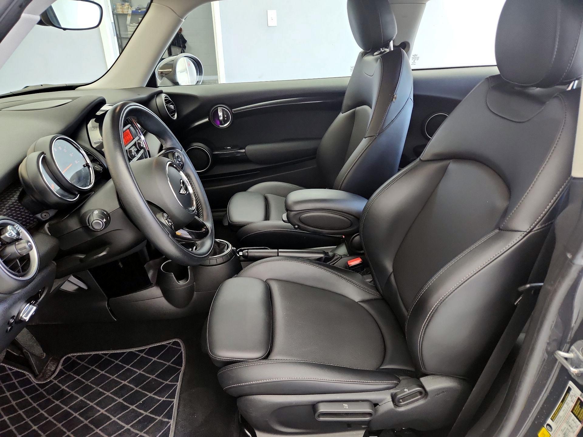 Thumbnail: 2015 MINI Cooper Hardtop - 11