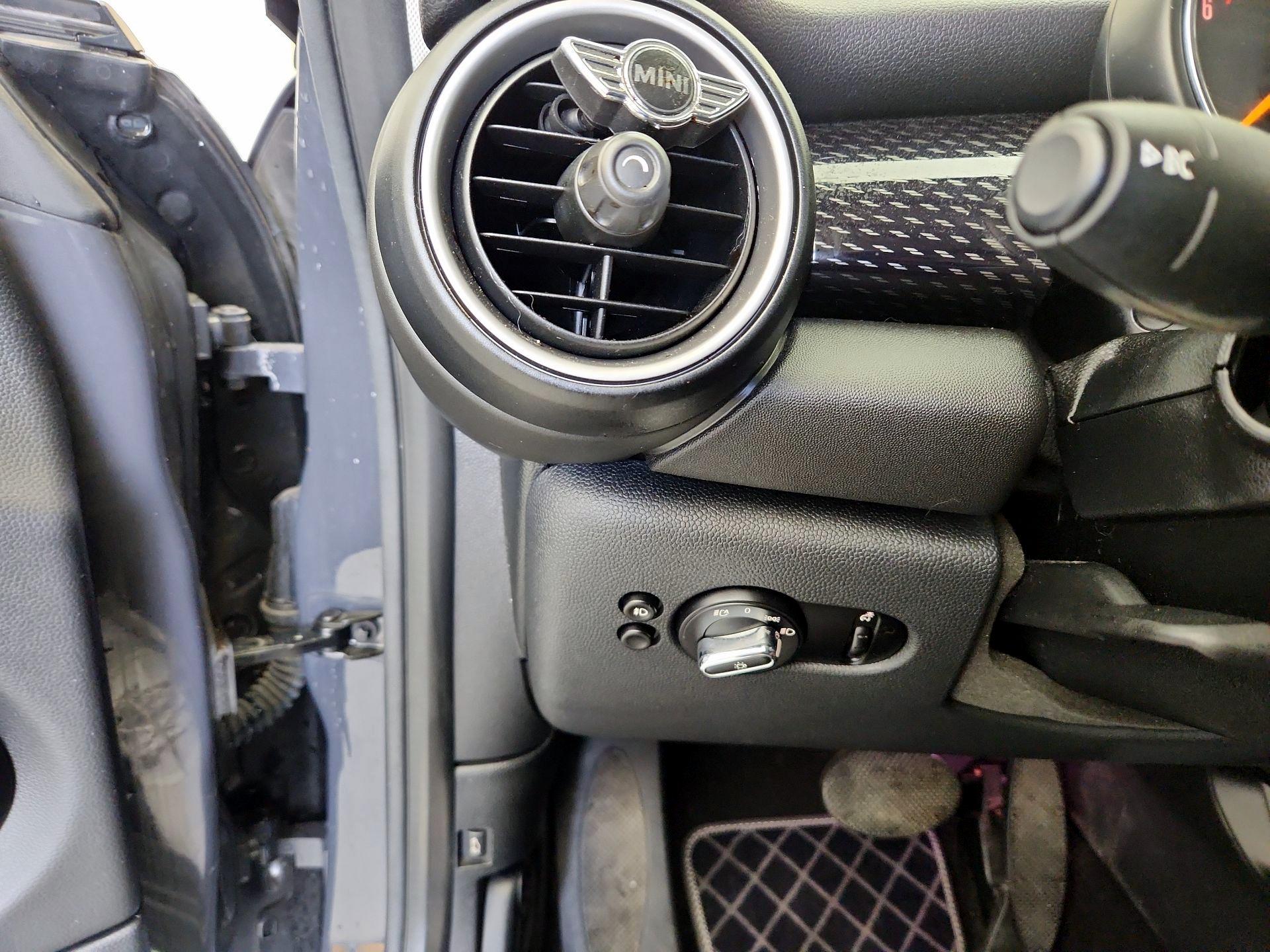 Thumbnail: 2015 MINI Cooper Hardtop - 13