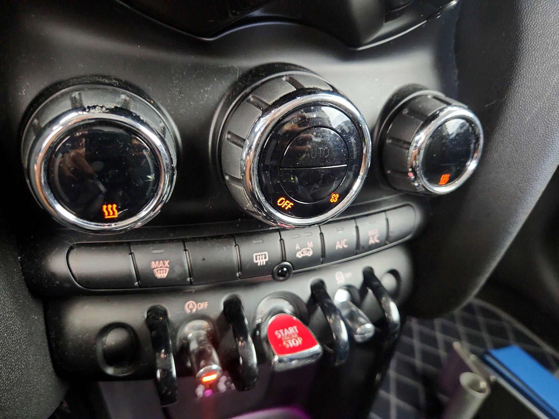 Thumbnail: 2015 MINI Cooper Hardtop - 15