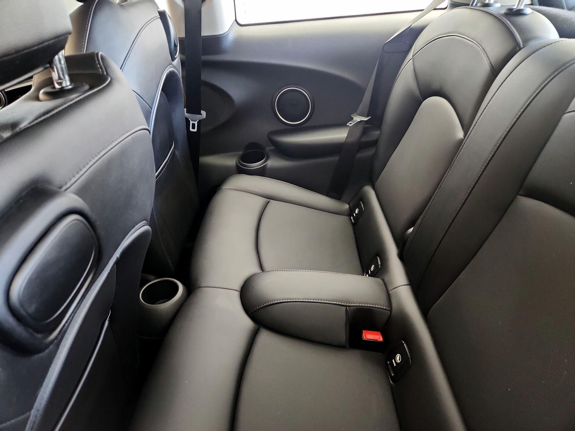 Thumbnail: 2015 MINI Cooper Hardtop - 18