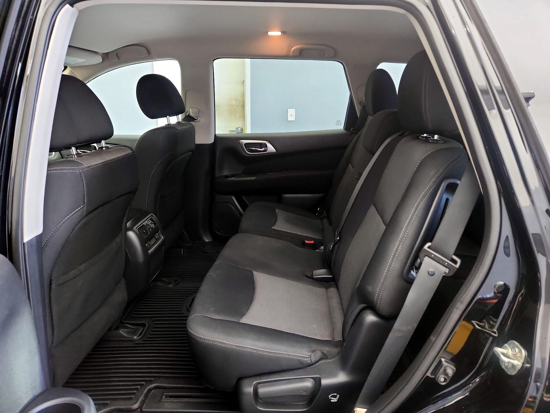 Thumbnail: 2017 Nissan Pathfinder - 19